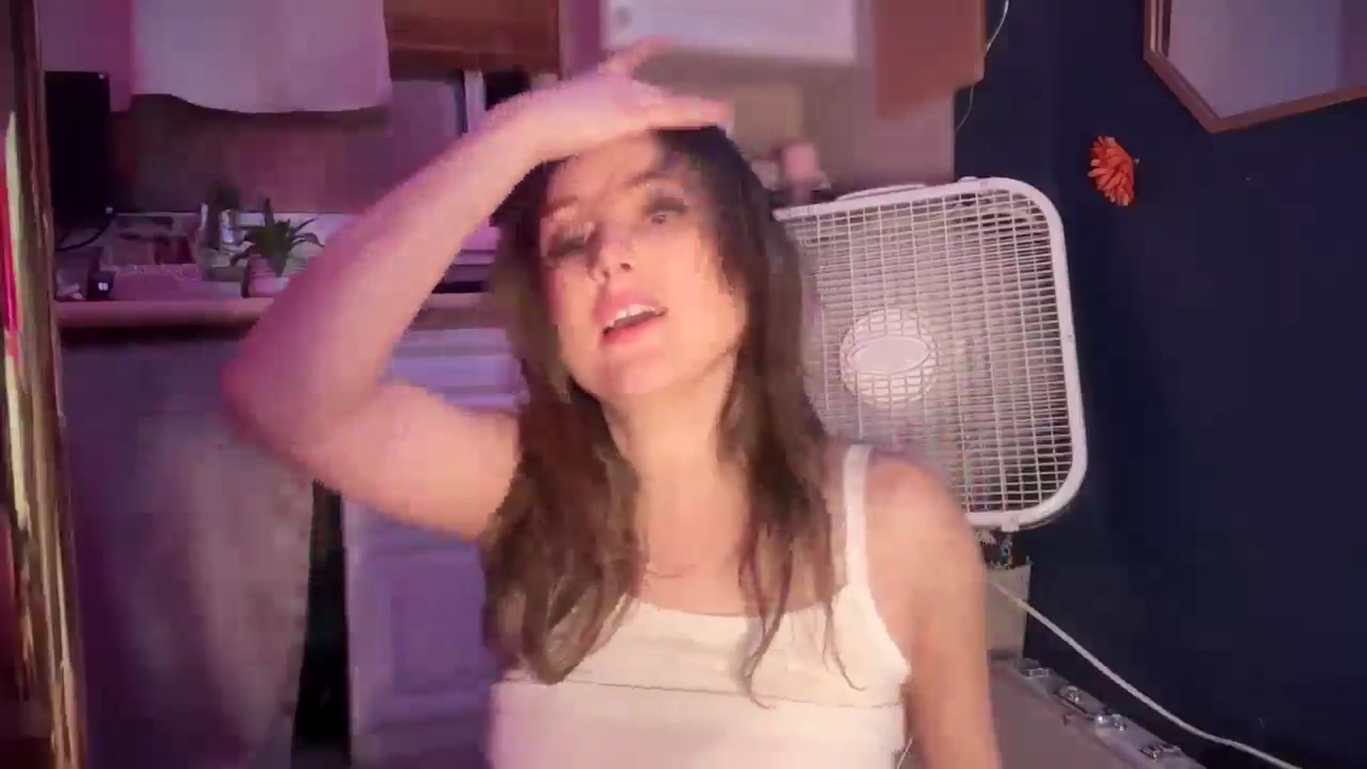 Gallery image thumbnail from WanderLUST135's myfreecams stream on, 04/07/2025, 06:25 image 18 of 20