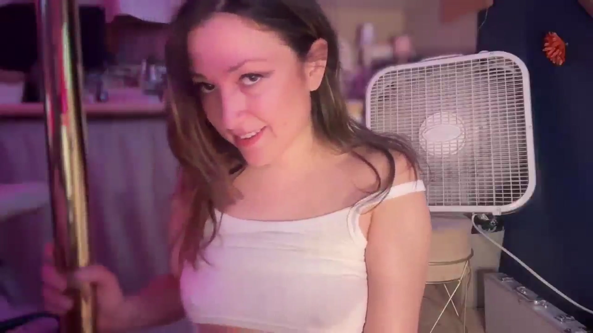 Gallery image thumbnail from WanderLUST135's myfreecams stream on, 04/07/2025, 06:25 image 16 of 20