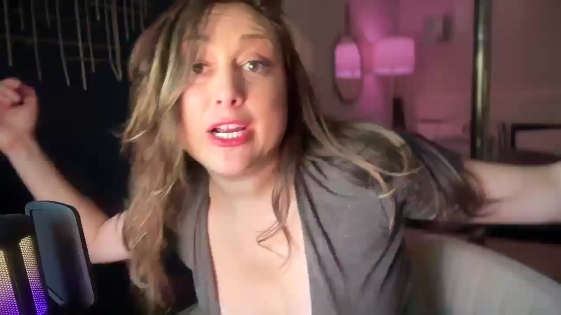 Gallery image thumbnail from WanderLUST135's myfreecams stream on, 08/20/2025, 24:42 image 1 of 20