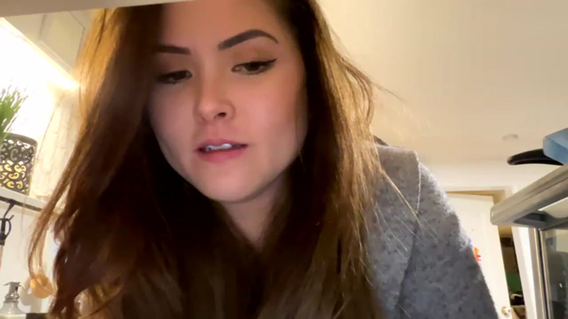 Gallery image thumbnail from Warmbaguette's myfreecams stream on, 03/18/2023, 13:23 image 11 of 20