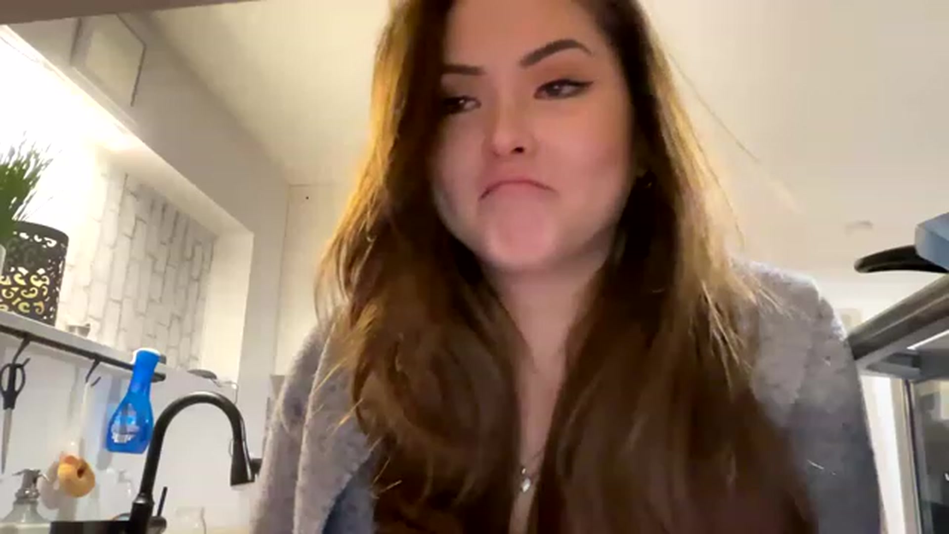 Gallery image thumbnail from Warmbaguette's myfreecams stream on, 03/18/2023, 13:23 image 4 of 20