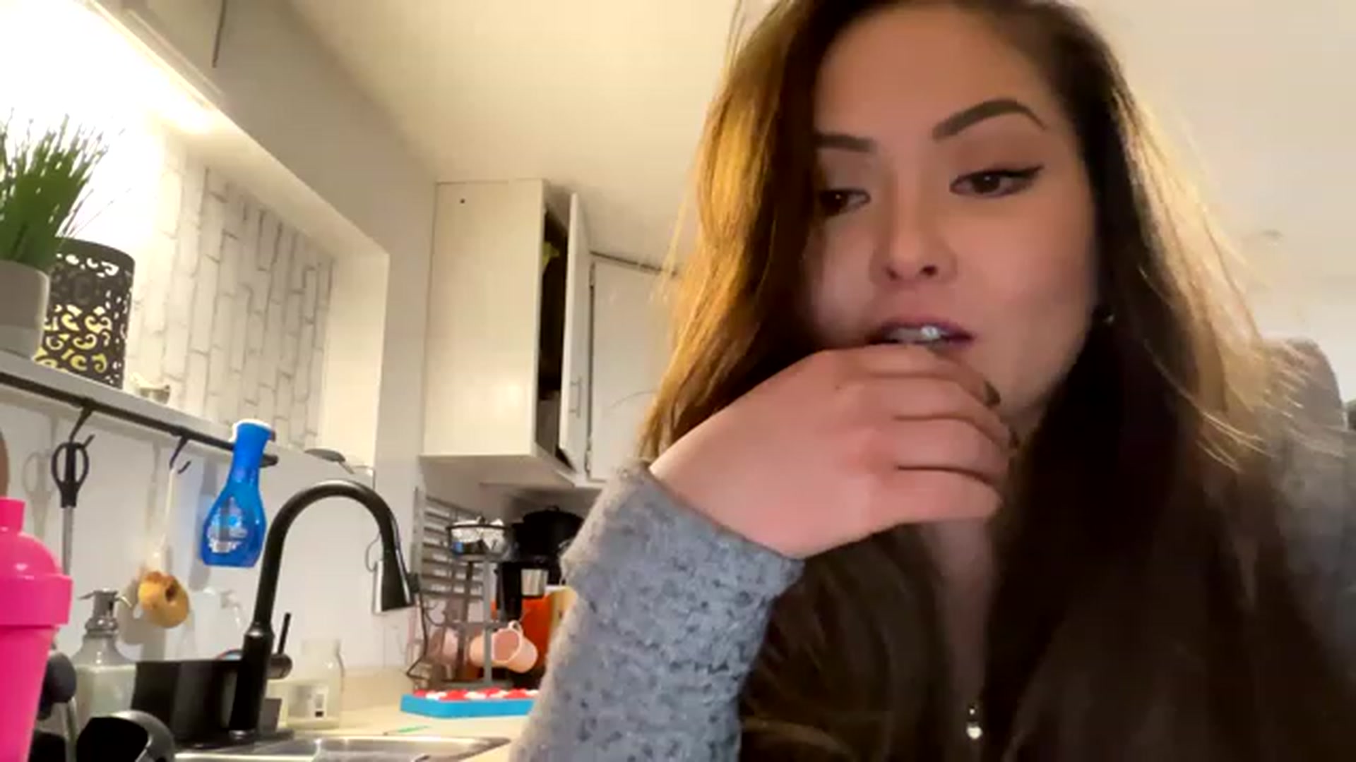 Gallery image thumbnail from Warmbaguette's myfreecams stream on, 03/18/2023, 13:23 image 3 of 20