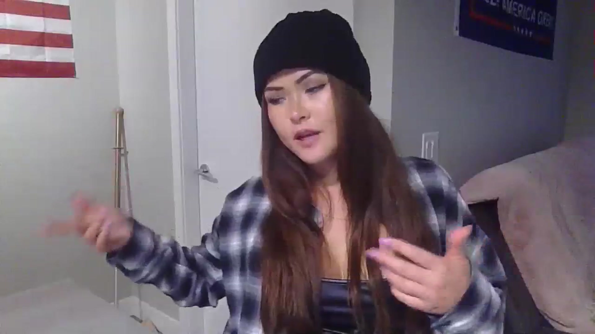 Gallery image thumbnail from Warmbaguette's myfreecams stream on, 08/09/2023, 16:54 image 10 of 20