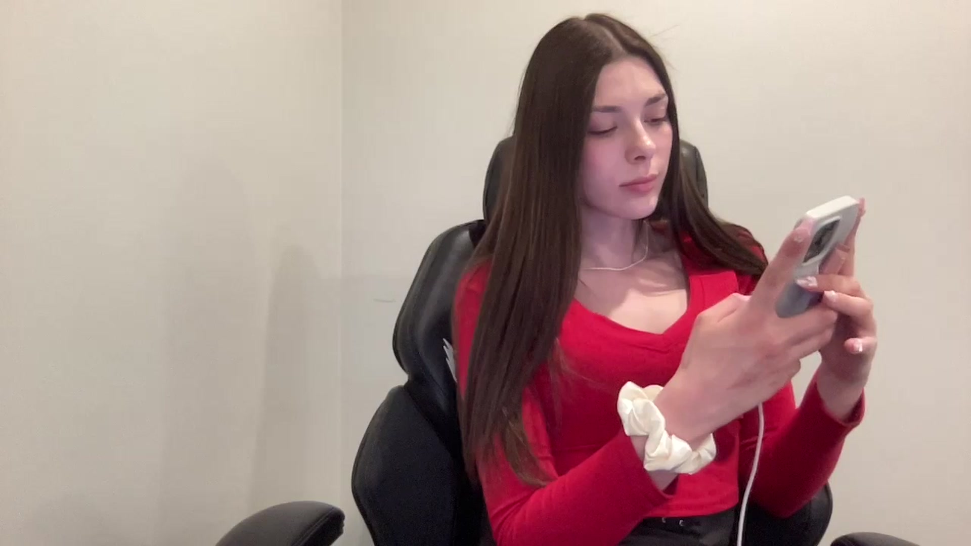 Gallery image thumbnail from WaveOfDesire's myfreecams stream on, 05/17/2024, 20:10 image 13 of 20