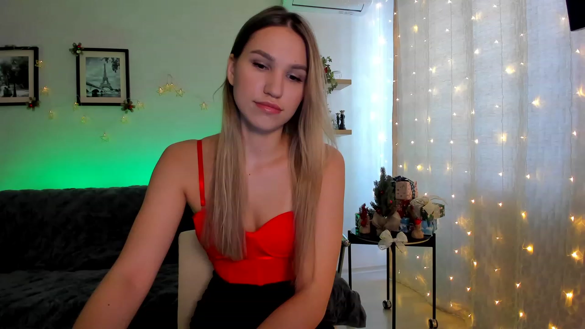Gallery image thumbnail from WaveOfLove's myfreecams stream on, 12/12/2022, 11:08 image 1 of 20