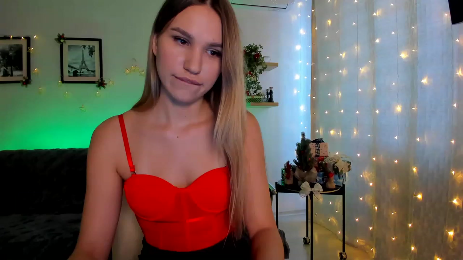 Gallery image thumbnail from WaveOfLove's myfreecams stream on, 12/12/2022, 11:08 image 16 of 20