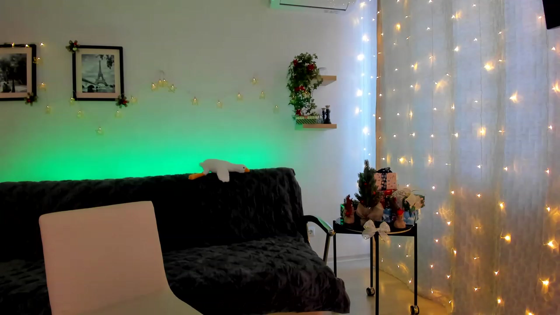 Gallery image thumbnail from WaveOfLove's myfreecams stream on, 12/12/2022, 11:35 image 6 of 20