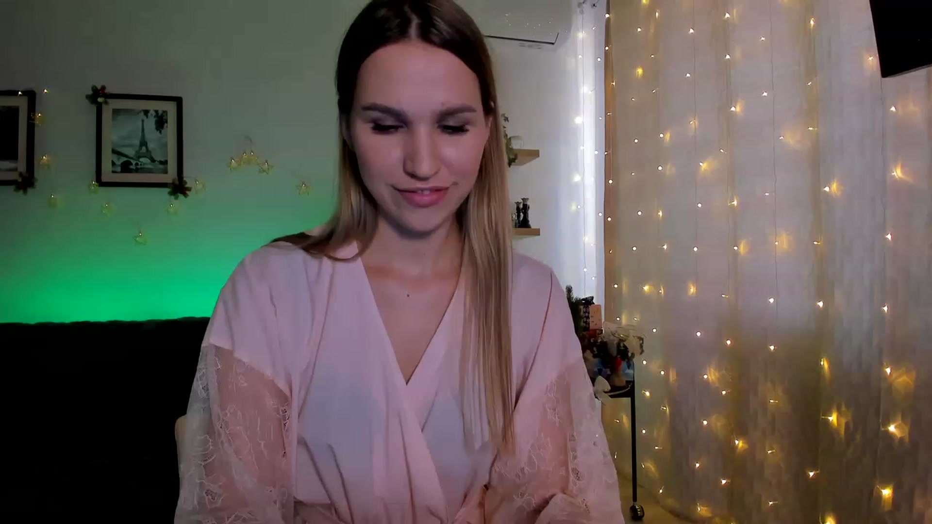 Gallery image thumbnail from WaveOfLove's myfreecams stream on, 12/12/2022, 12:01 image 15 of 20