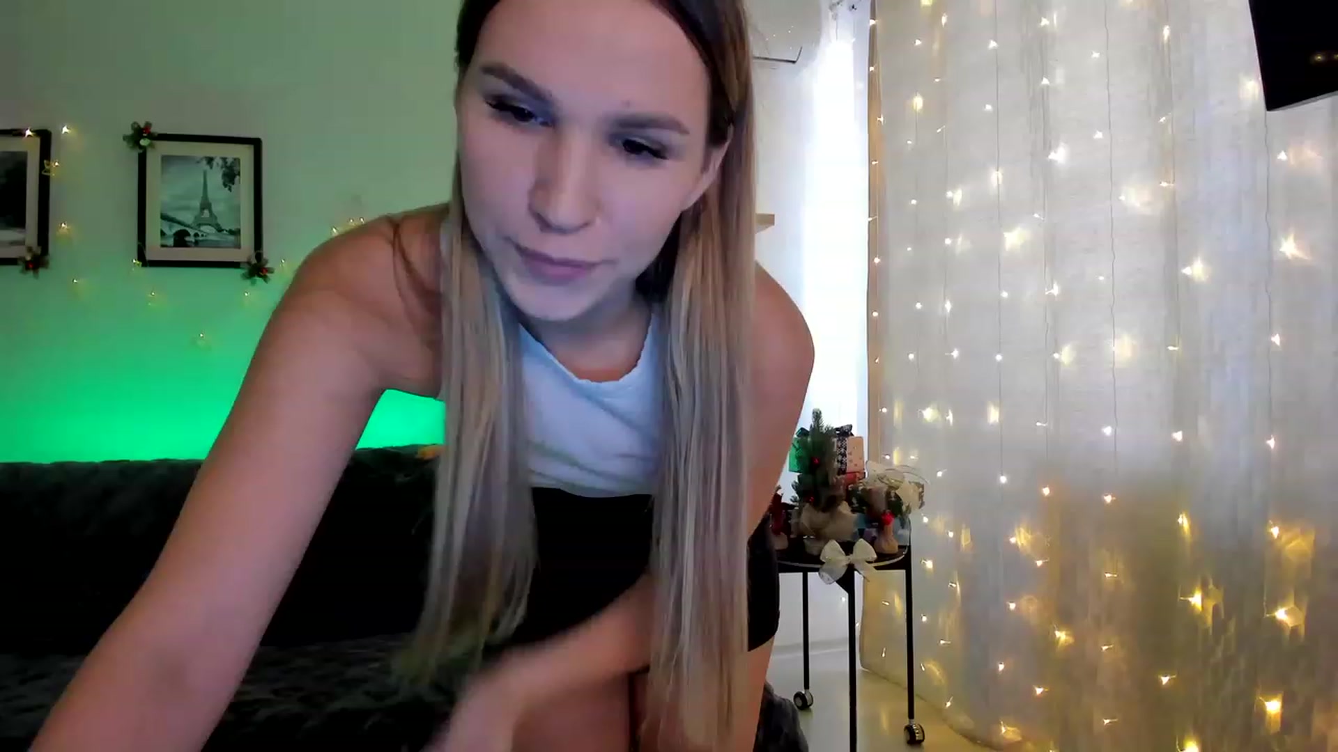 Gallery image thumbnail from WaveOfLove's myfreecams stream on, 12/12/2022, 12:01 image 2 of 20