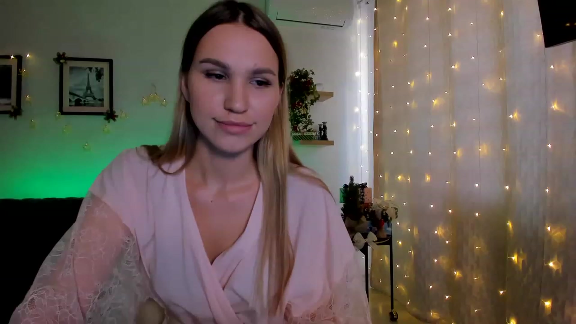 Gallery image thumbnail from WaveOfLove's myfreecams stream on, 12/12/2022, 12:01 image 19 of 20