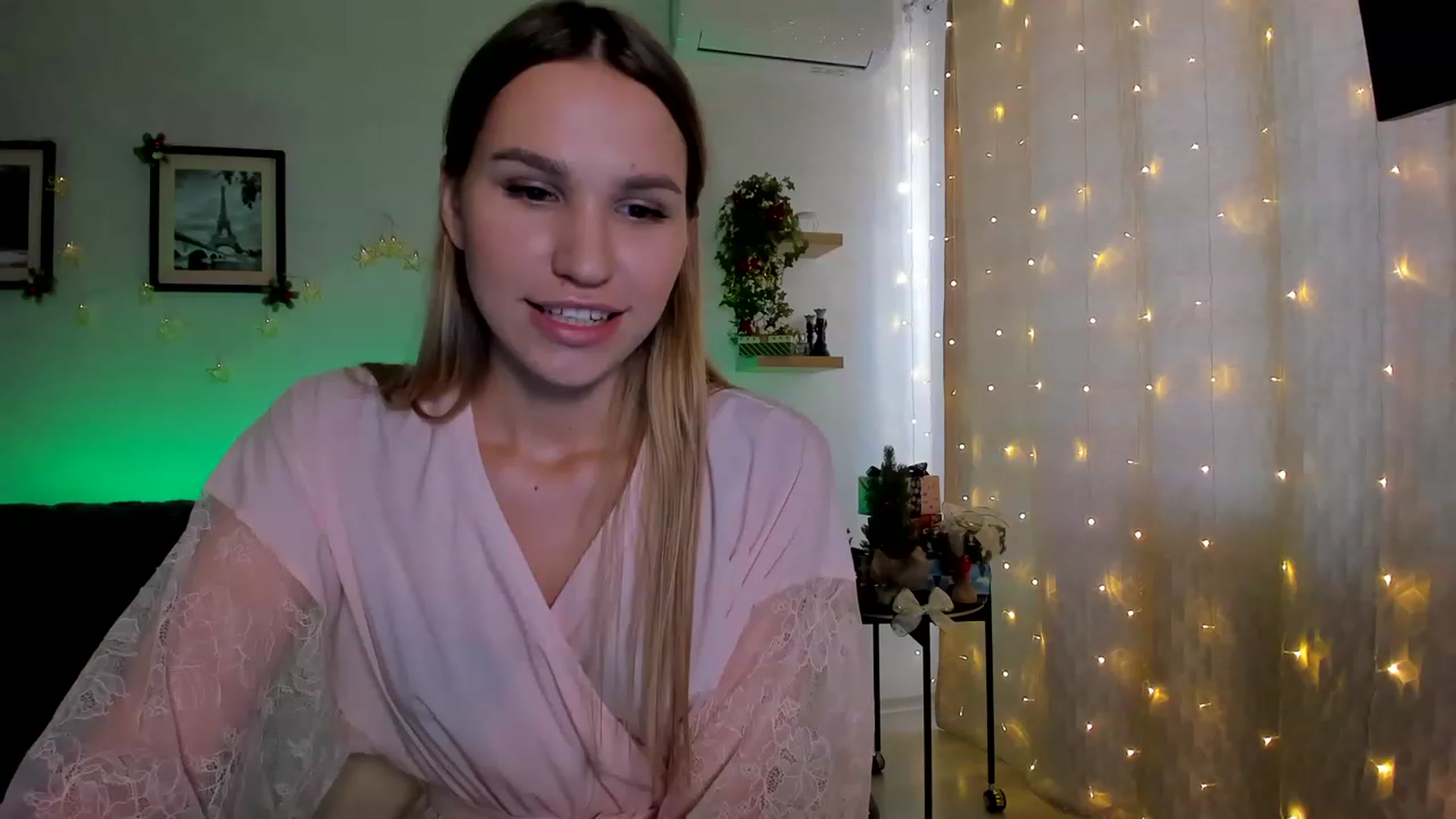 Gallery image thumbnail from WaveOfLove's myfreecams stream on, 12/12/2022, 12:01 image 14 of 20