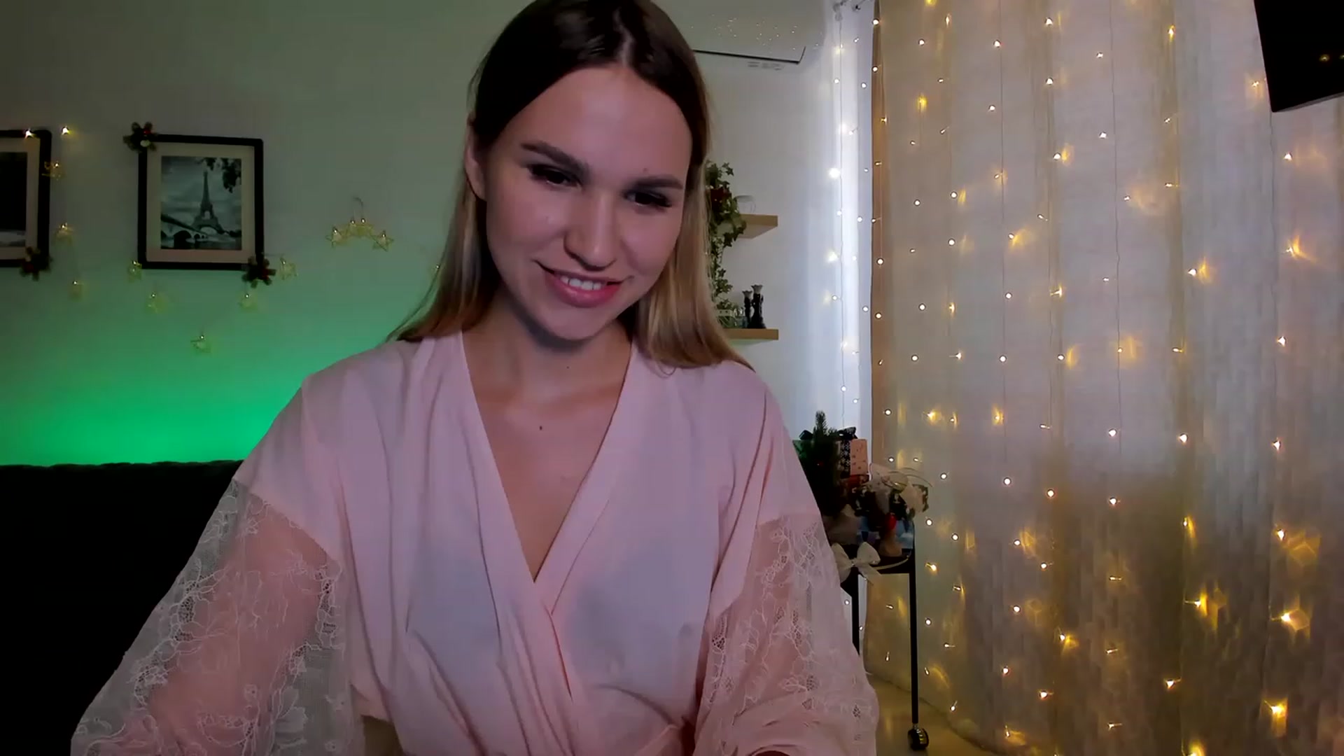 Gallery image thumbnail from WaveOfLove's myfreecams stream on, 12/12/2022, 12:01 image 10 of 20