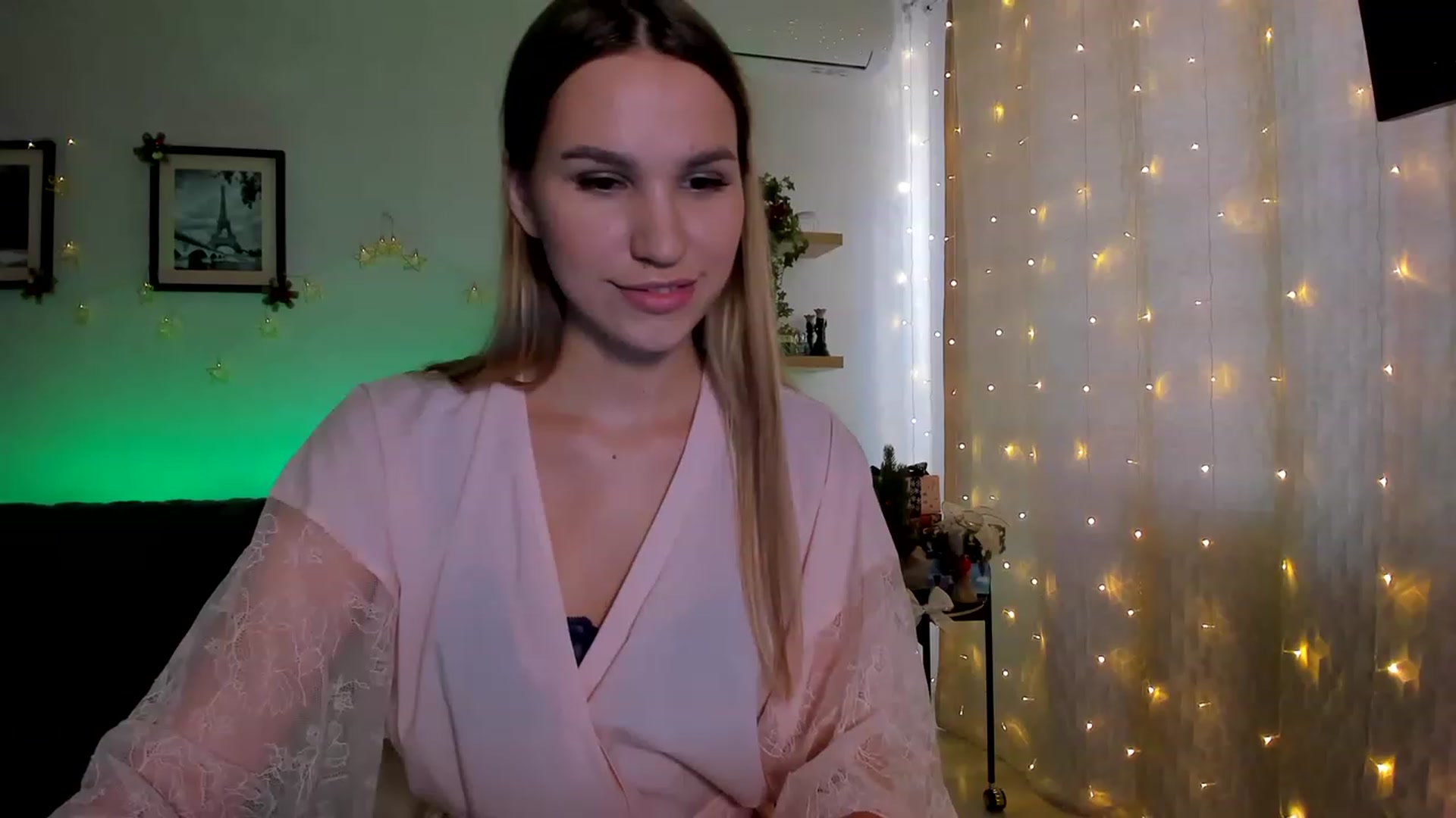 Gallery image thumbnail from WaveOfLove's myfreecams stream on, 12/12/2022, 12:01 image 13 of 20