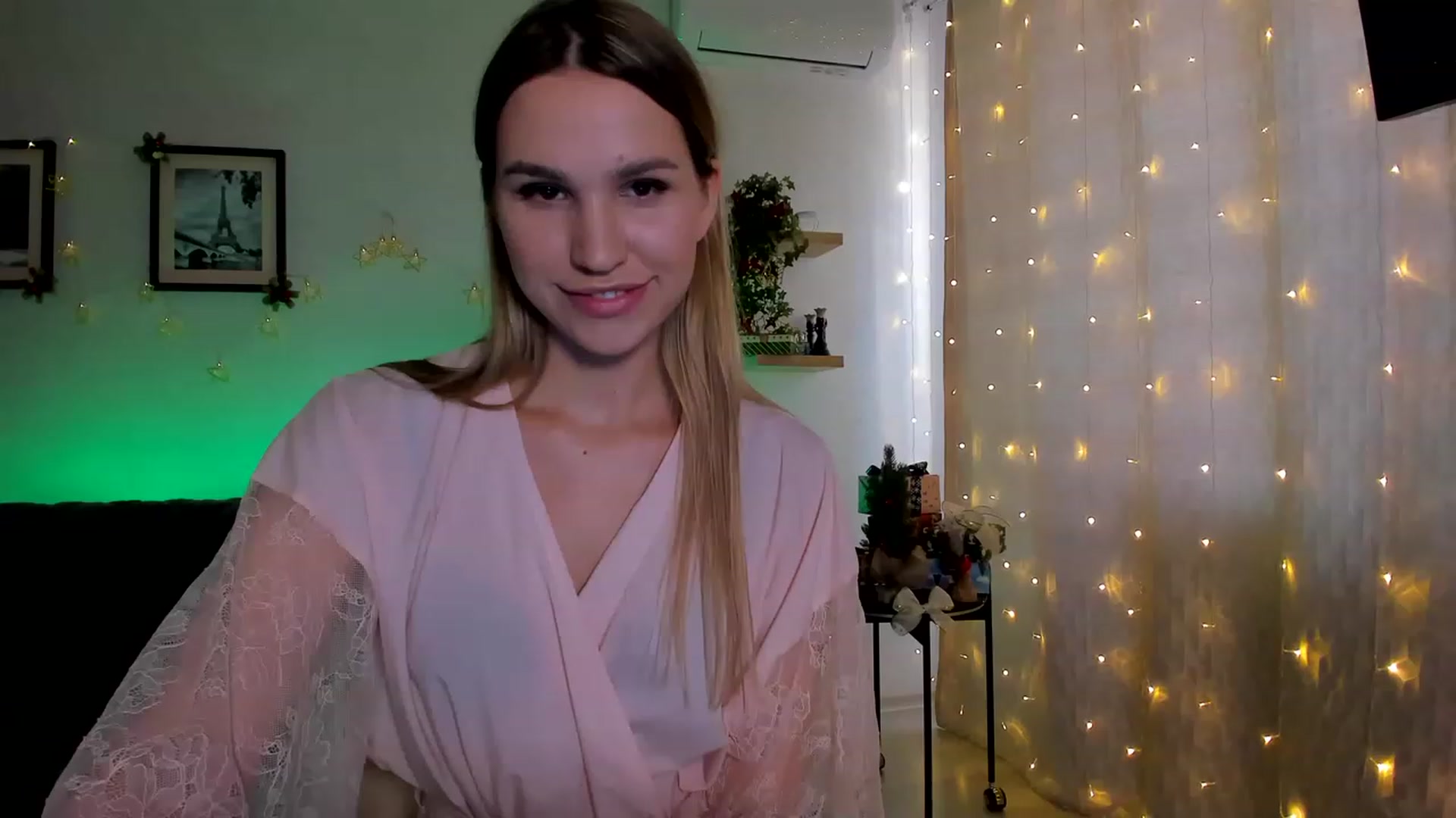 Gallery image thumbnail from WaveOfLove's myfreecams stream on, 12/12/2022, 12:01 image 17 of 20