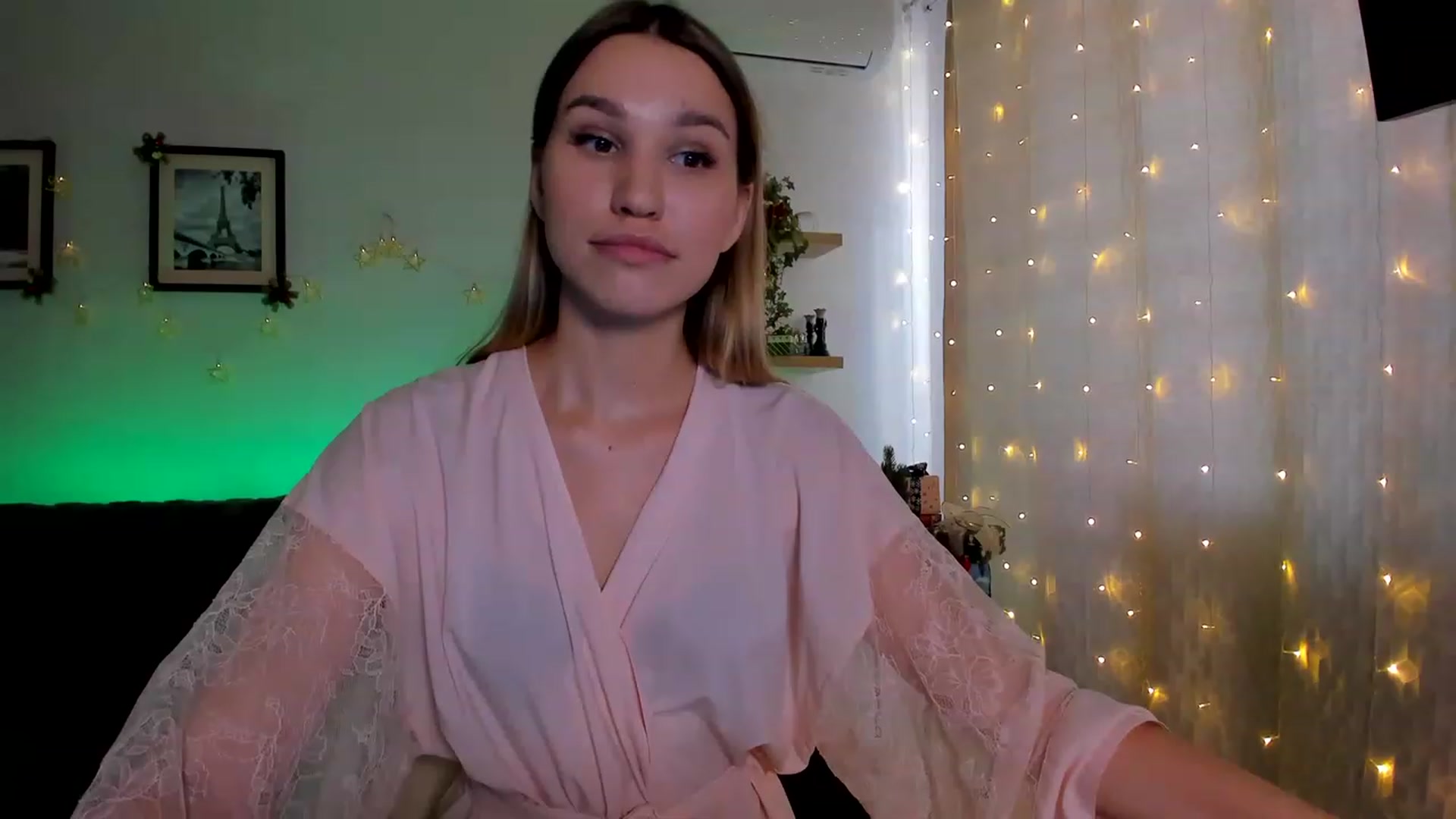 Gallery image thumbnail from WaveOfLove's myfreecams stream on, 12/12/2022, 12:01 image 9 of 20