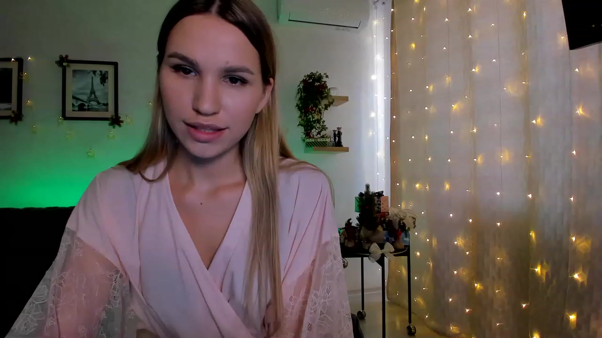 Gallery image thumbnail from WaveOfLove's myfreecams stream on, 12/12/2022, 12:01 image 18 of 20