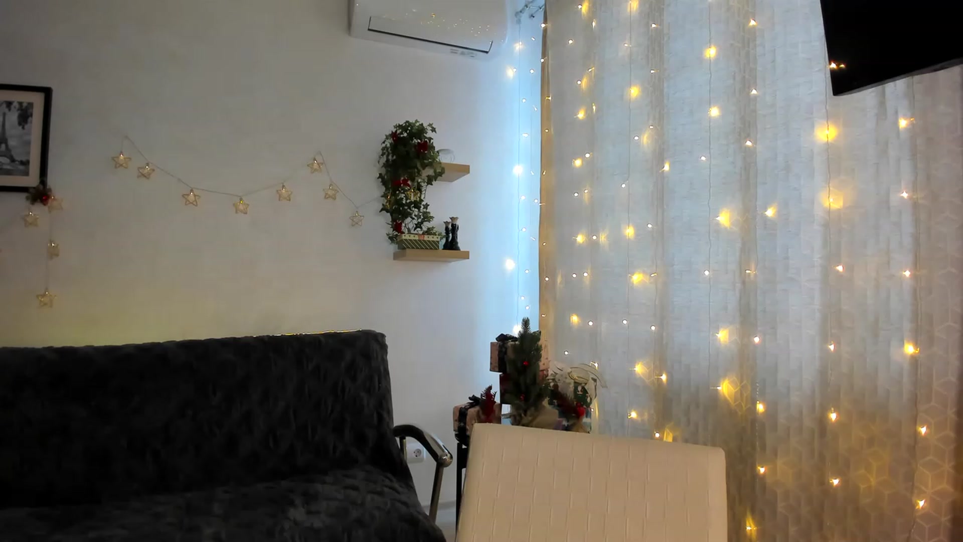 Gallery image thumbnail from WaveOfLove's myfreecams stream on, 12/15/2022, 10:30 image 17 of 20