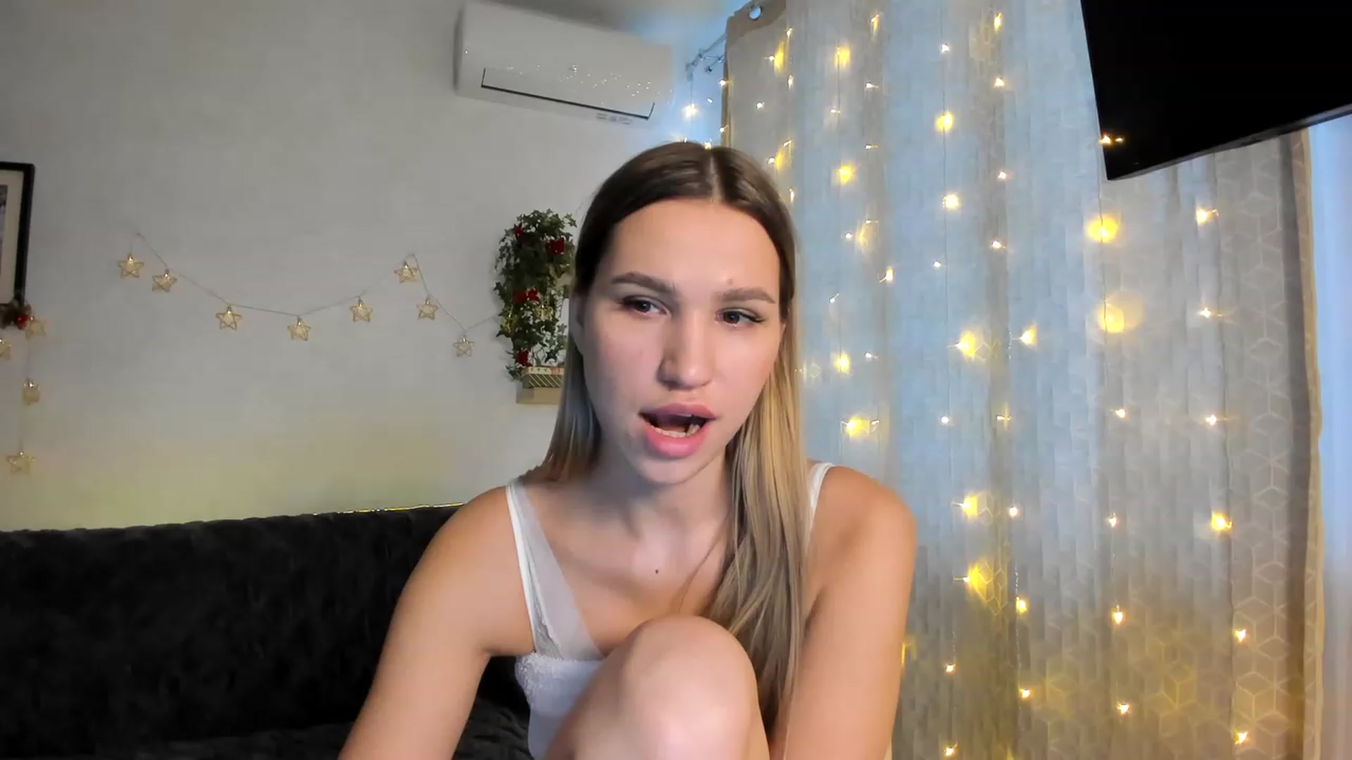 Gallery image thumbnail from WaveOfLove's myfreecams stream on, 12/15/2022, 11:00 image 19 of 20