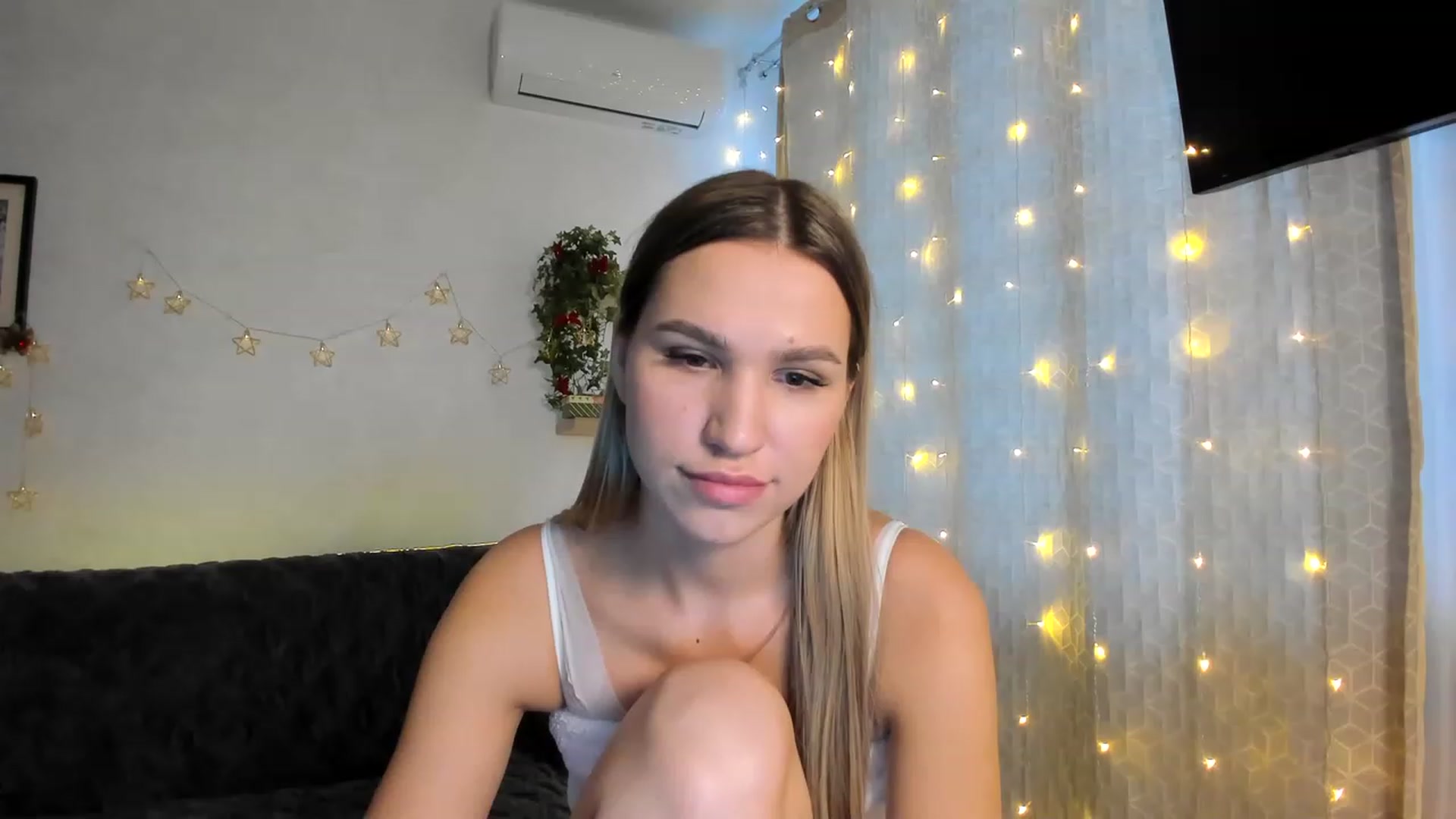Gallery image thumbnail from WaveOfLove's myfreecams stream on, 12/15/2022, 11:00 image 20 of 20