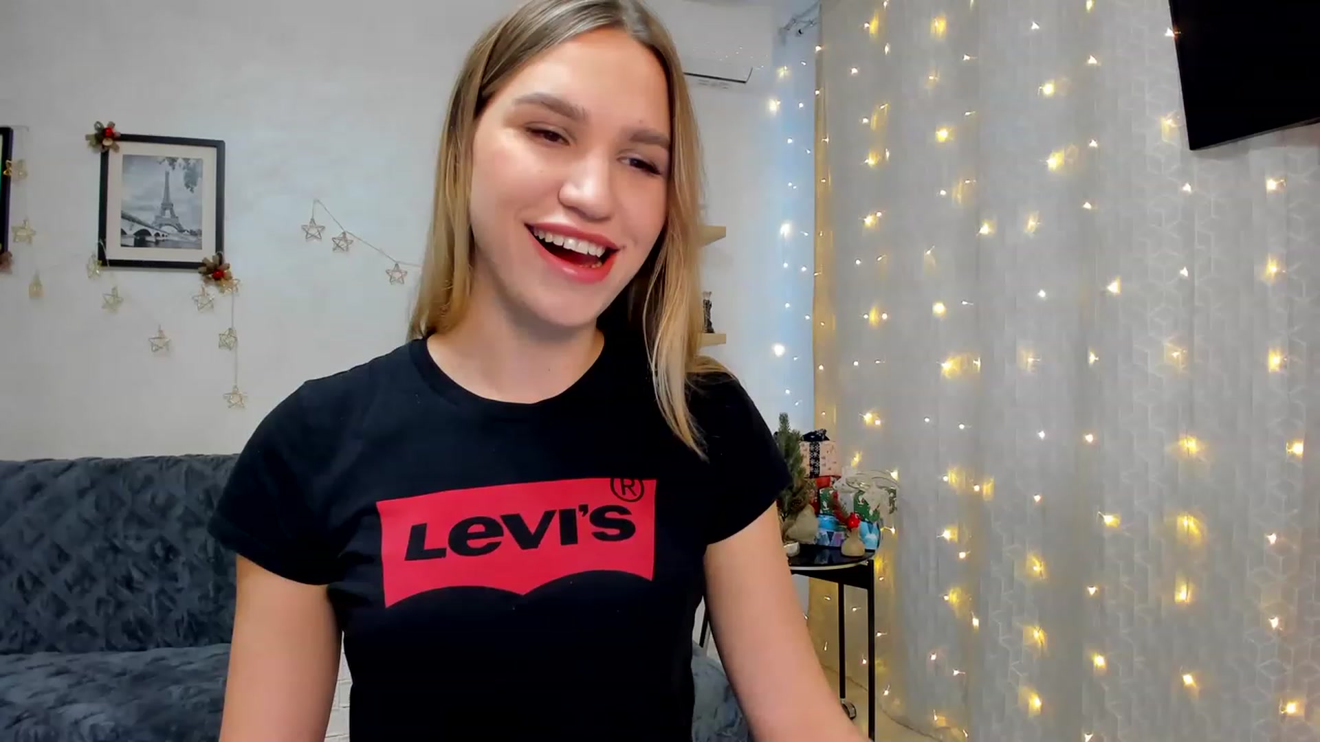 Gallery image thumbnail from WaveOfLove's myfreecams stream on, 12/16/2022, 11:59 image 7 of 20