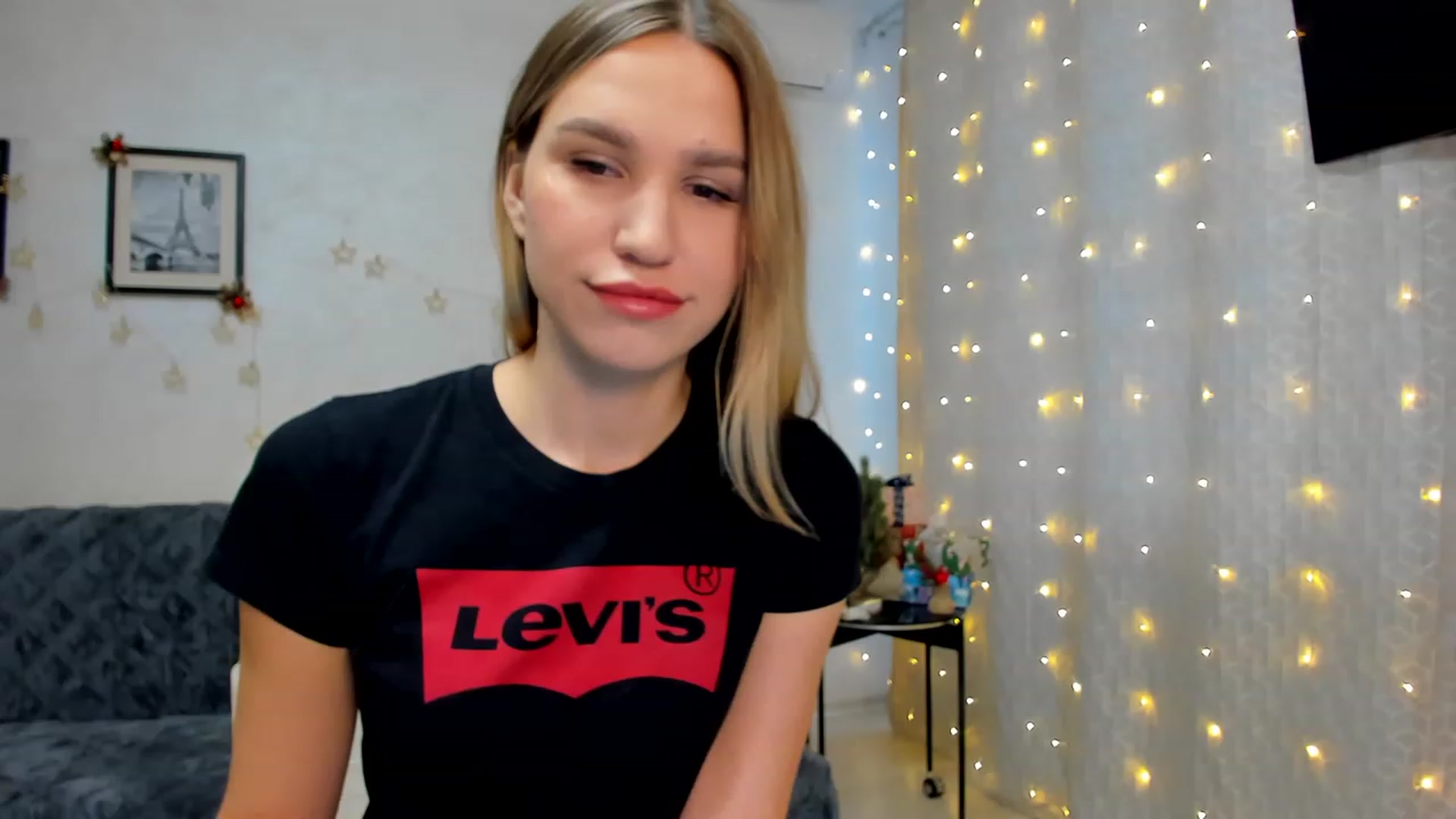 Gallery image thumbnail from WaveOfLove's myfreecams stream on, 12/16/2022, 11:59 image 4 of 20
