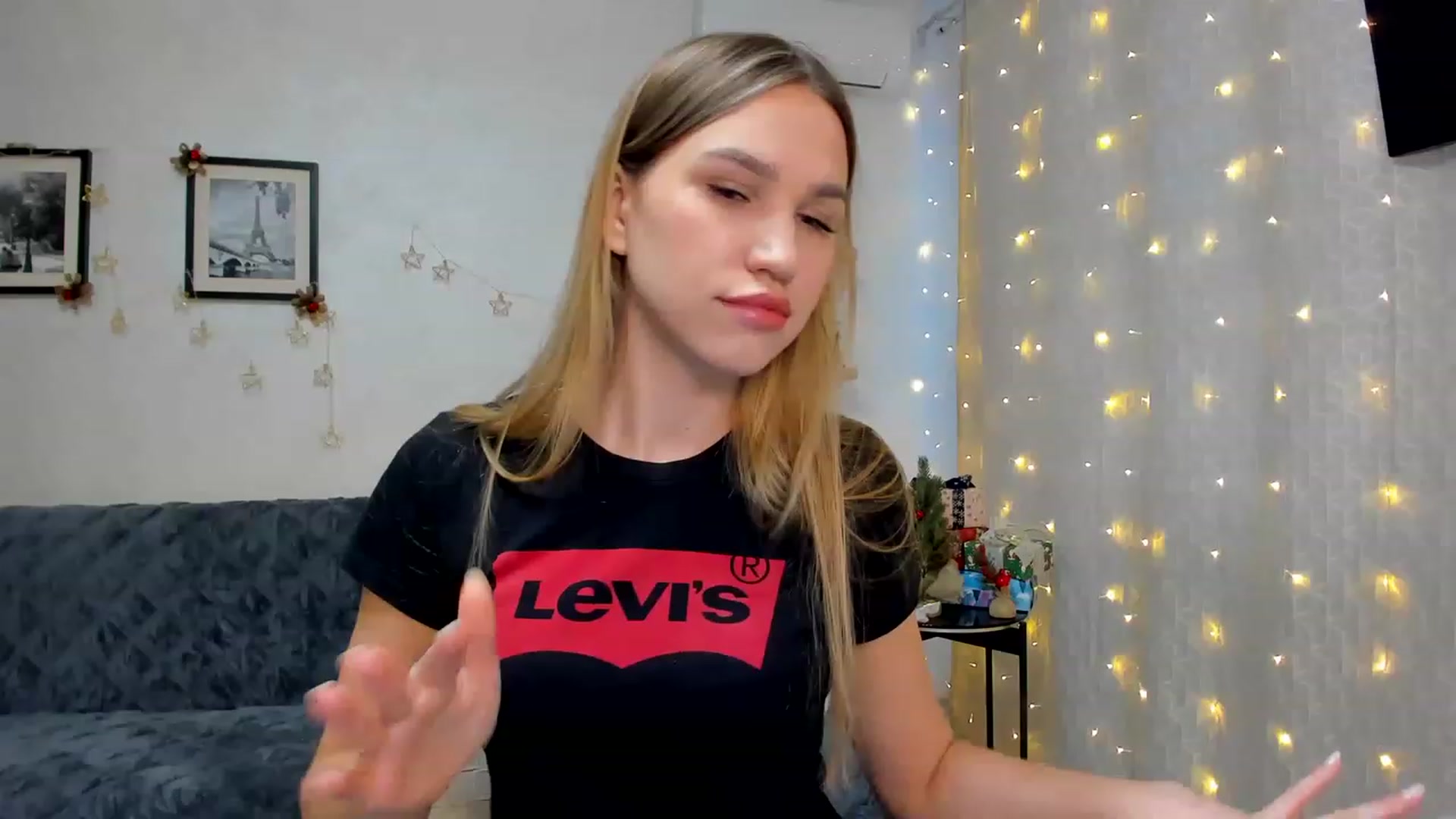 Gallery image thumbnail from WaveOfLove's myfreecams stream on, 12/16/2022, 11:59 image 13 of 20
