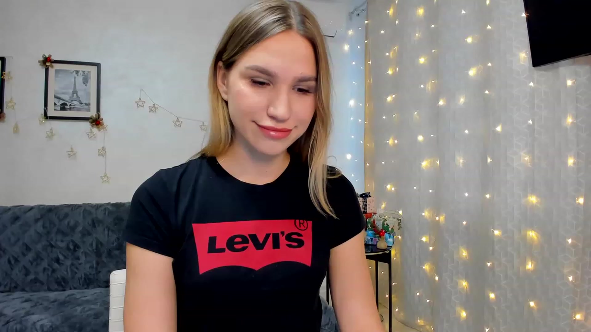 Gallery image thumbnail from WaveOfLove's myfreecams stream on, 12/16/2022, 11:59 image 8 of 20