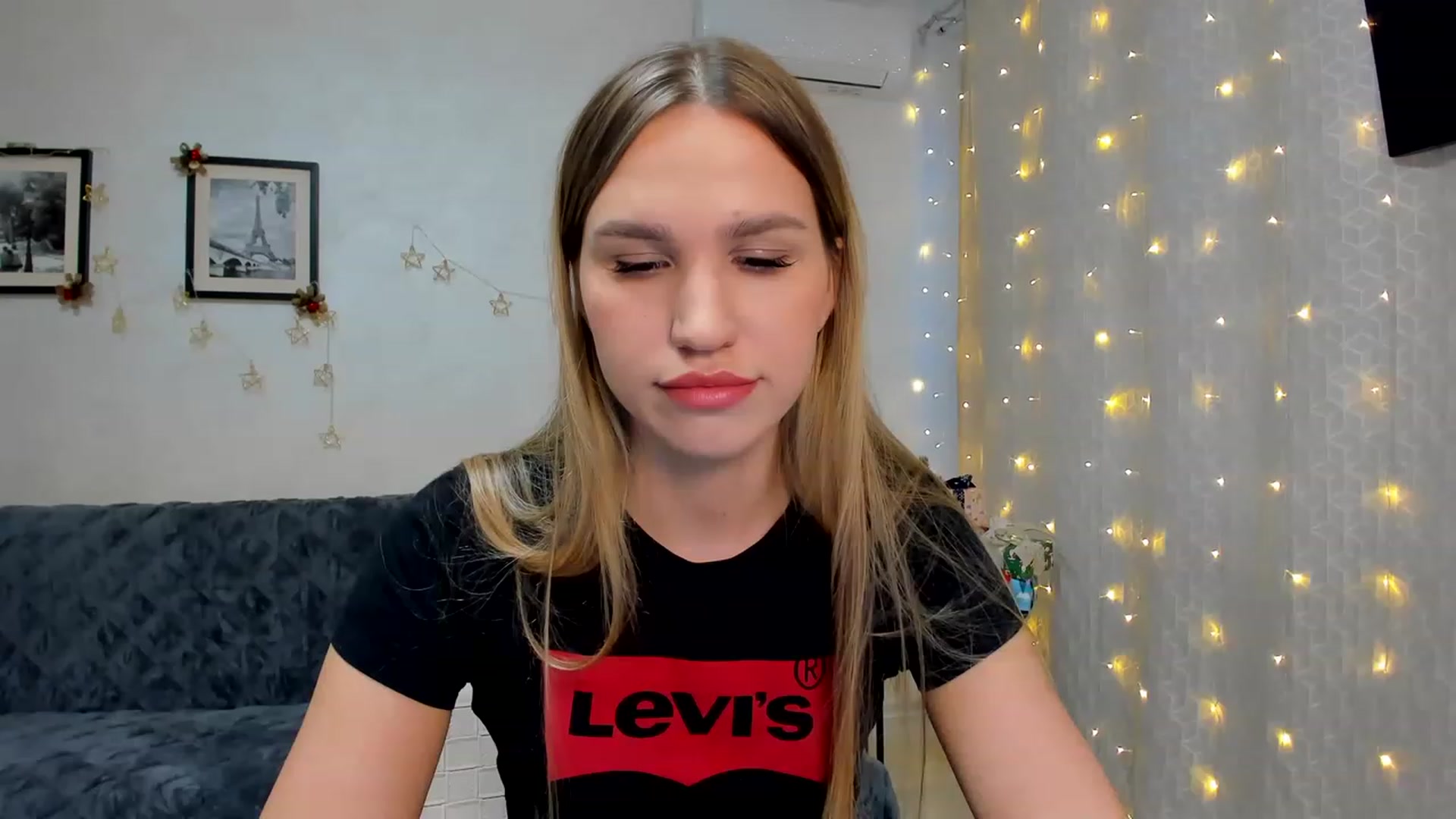 Gallery image thumbnail from WaveOfLove's myfreecams stream on, 12/16/2022, 11:59 image 18 of 20