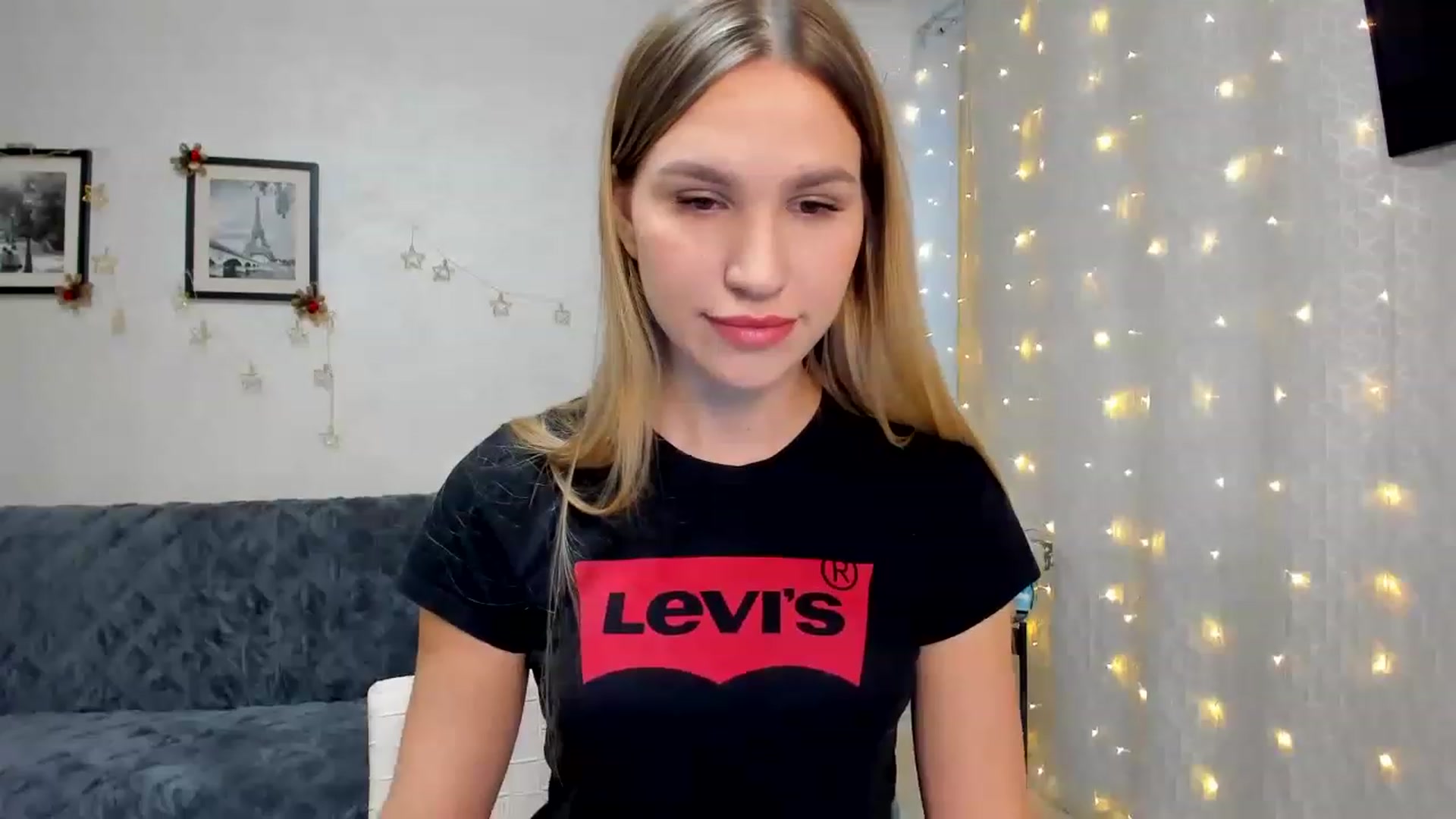 Gallery image thumbnail from WaveOfLove's myfreecams stream on, 12/16/2022, 11:59 image 14 of 20