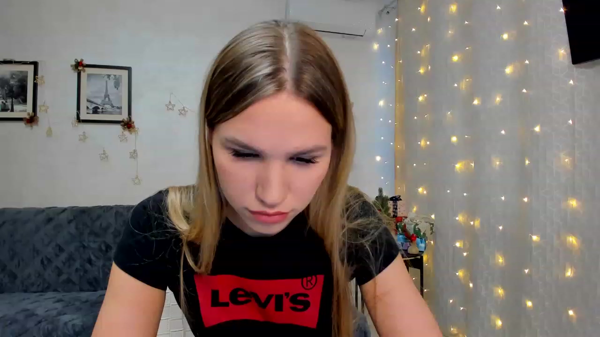 Gallery image thumbnail from WaveOfLove's myfreecams stream on, 12/16/2022, 11:59 image 16 of 20