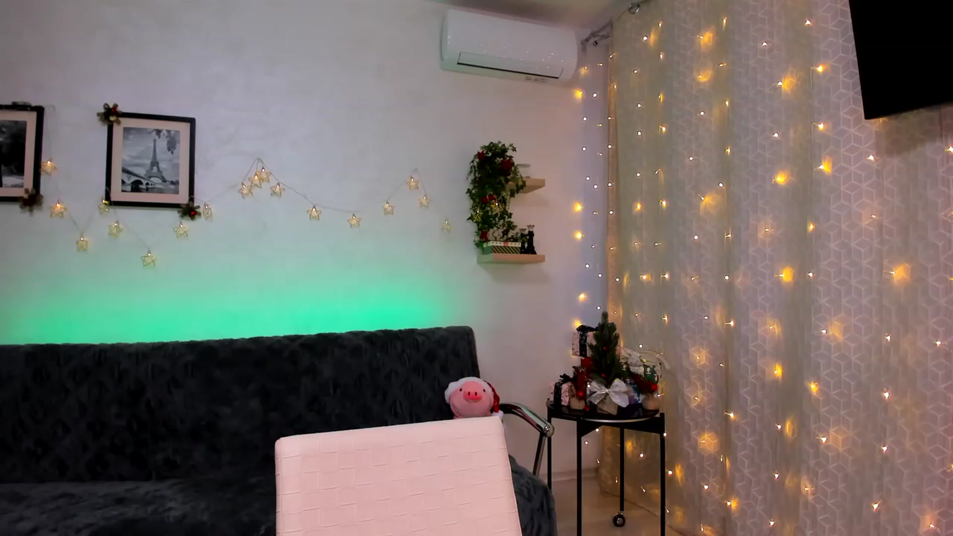 Gallery image thumbnail from WaveOfLove's myfreecams stream on, 12/21/2022, 11:39 image 19 of 20