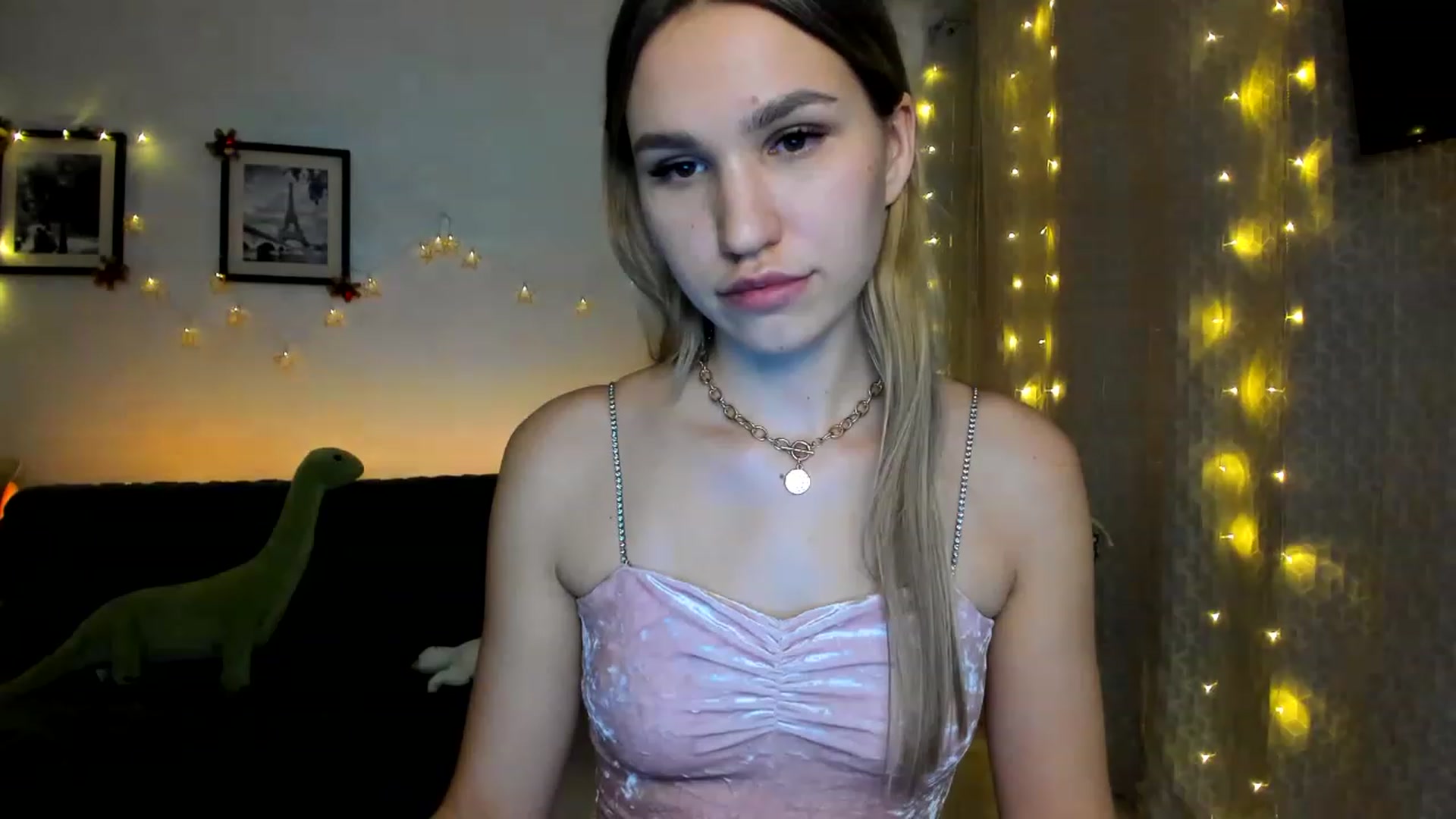 Gallery image thumbnail from WaveOfLove's myfreecams stream on, 12/23/2022, 18:27 image 10 of 20