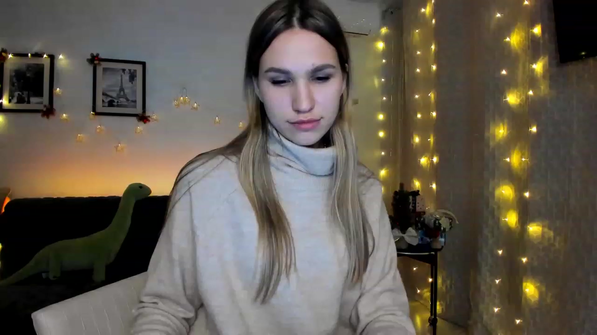 Gallery image thumbnail from WaveOfLove's myfreecams stream on, 12/23/2022, 19:03 image 10 of 20