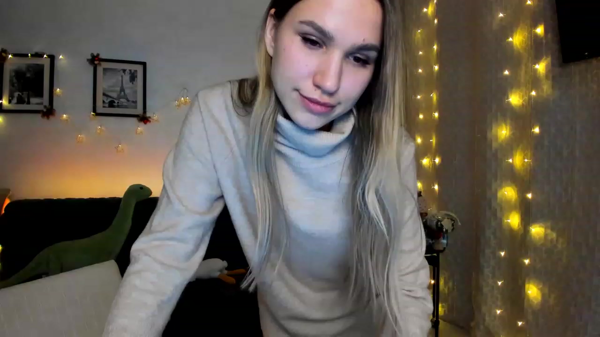 Gallery image thumbnail from WaveOfLove's myfreecams stream on, 12/23/2022, 19:03 image 5 of 20