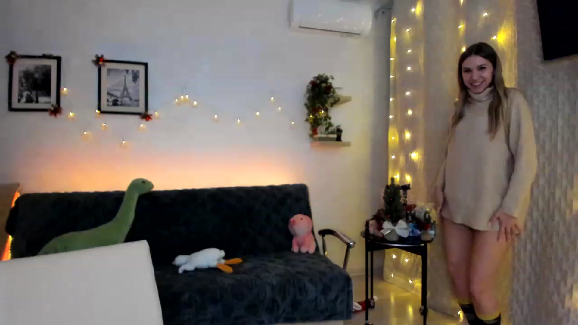 Gallery image thumbnail from WaveOfLove's myfreecams stream on, 12/23/2022, 19:03 image 18 of 20