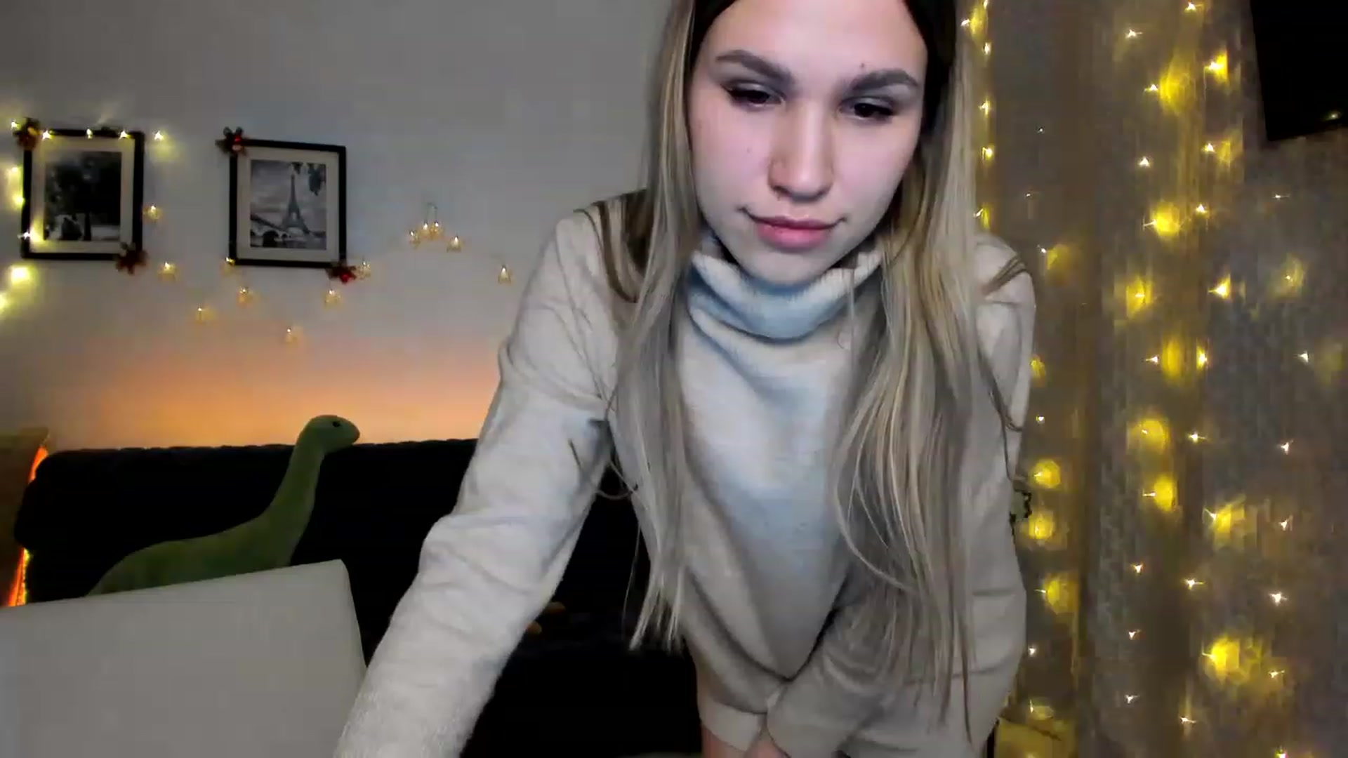 Gallery image thumbnail from WaveOfLove's myfreecams stream on, 12/23/2022, 19:03 image 20 of 20