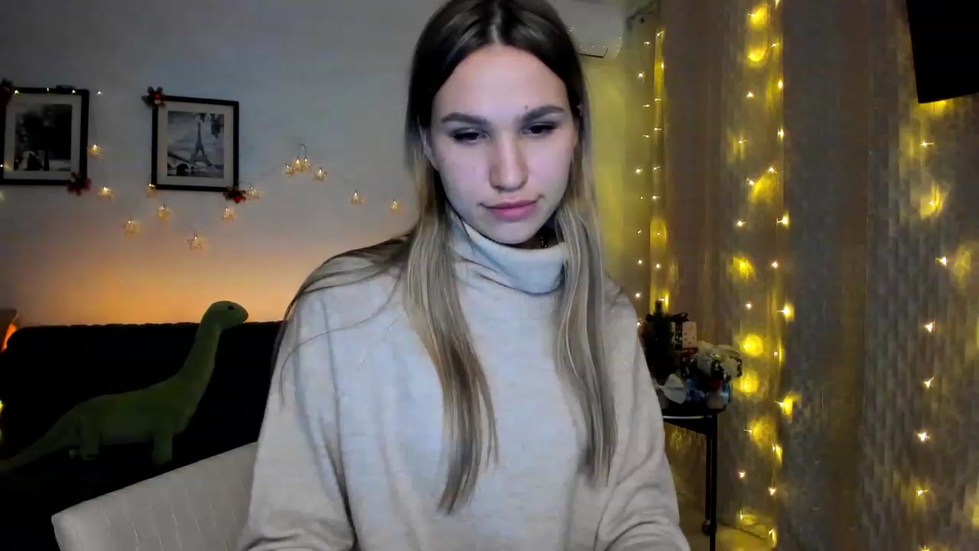 Gallery image thumbnail from WaveOfLove's myfreecams stream on, 12/23/2022, 19:03 image 13 of 20
