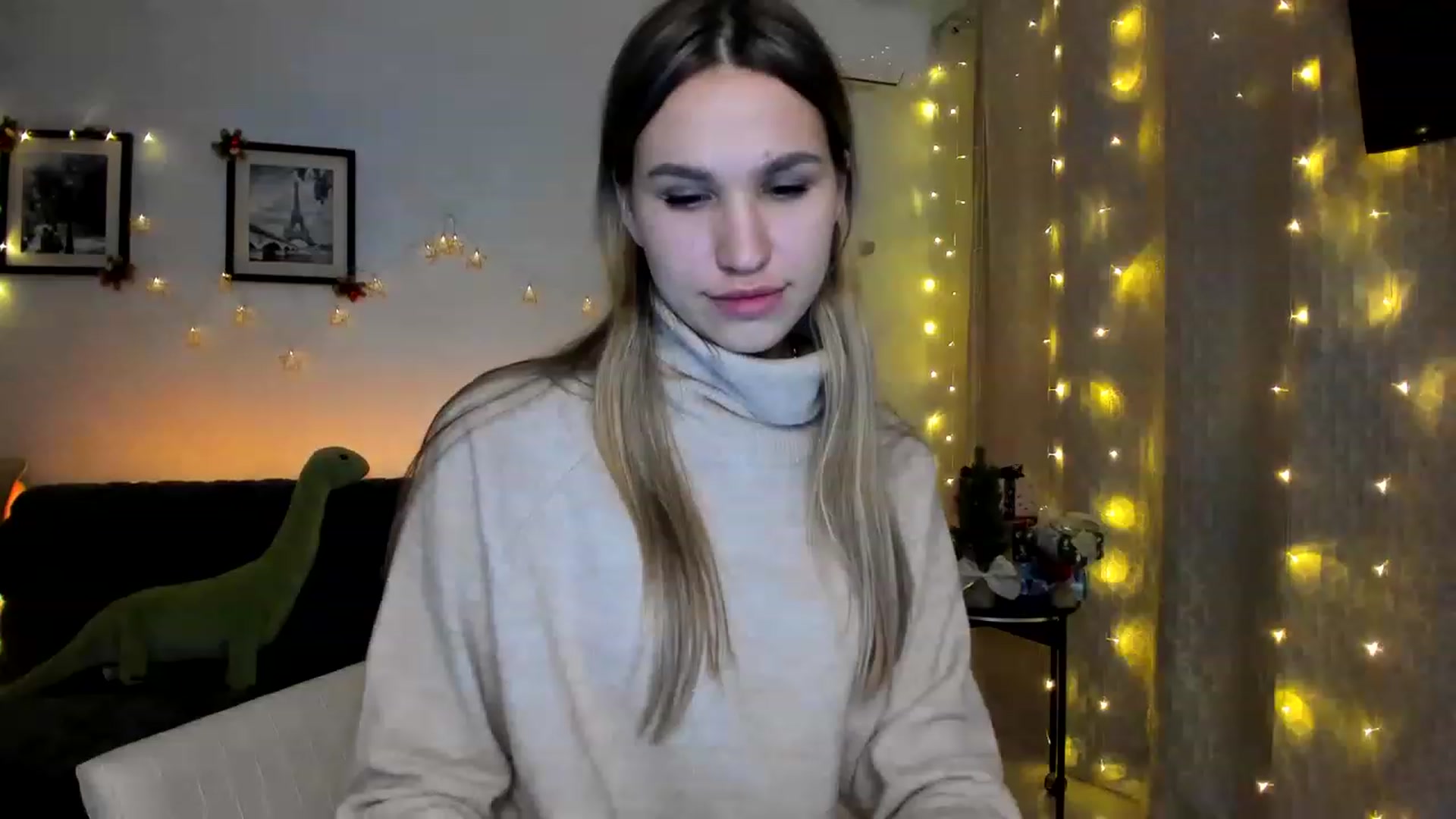 Gallery image thumbnail from WaveOfLove's myfreecams stream on, 12/23/2022, 19:03 image 8 of 20