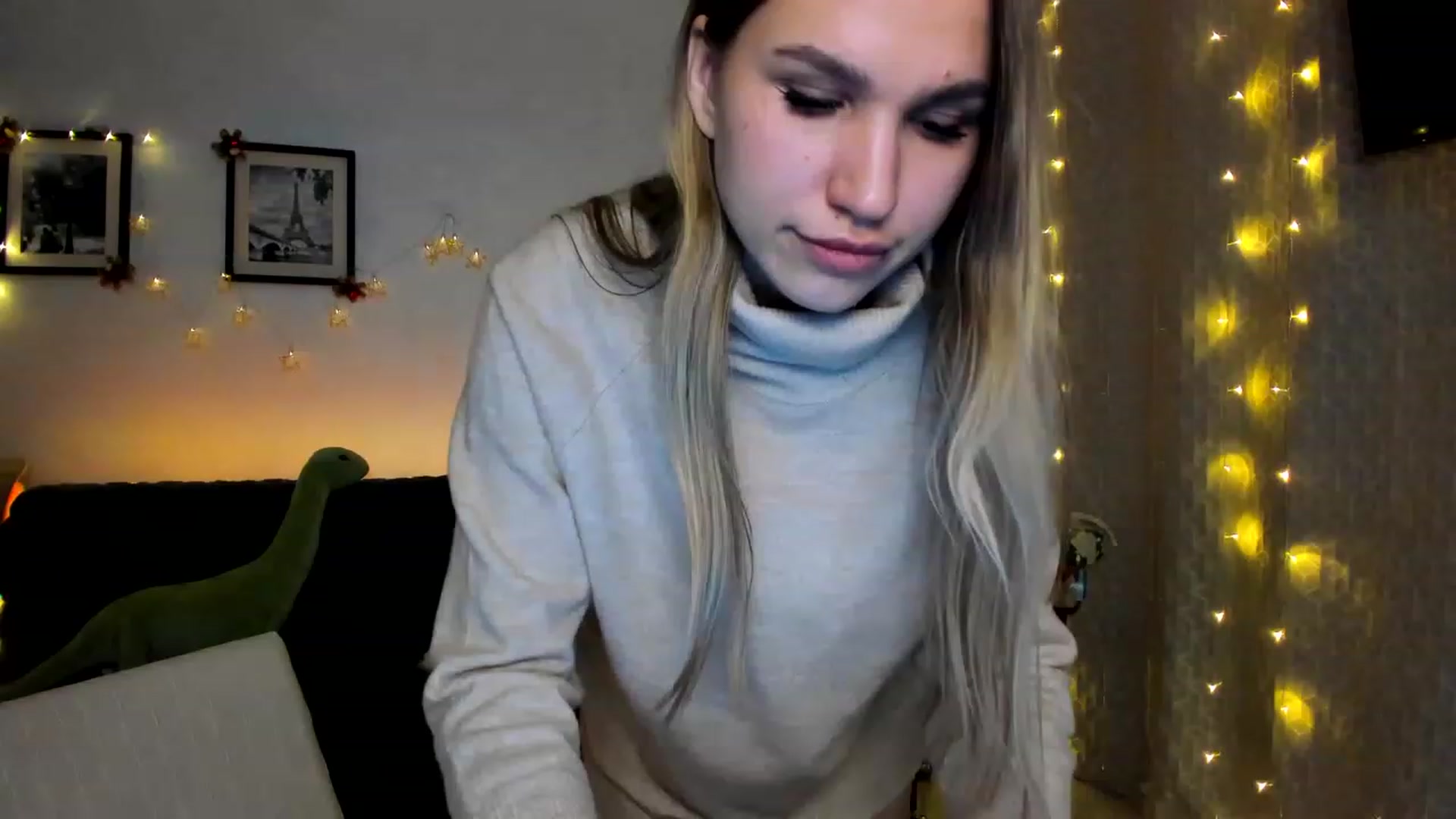 Gallery image thumbnail from WaveOfLove's myfreecams stream on, 12/23/2022, 19:03 image 4 of 20
