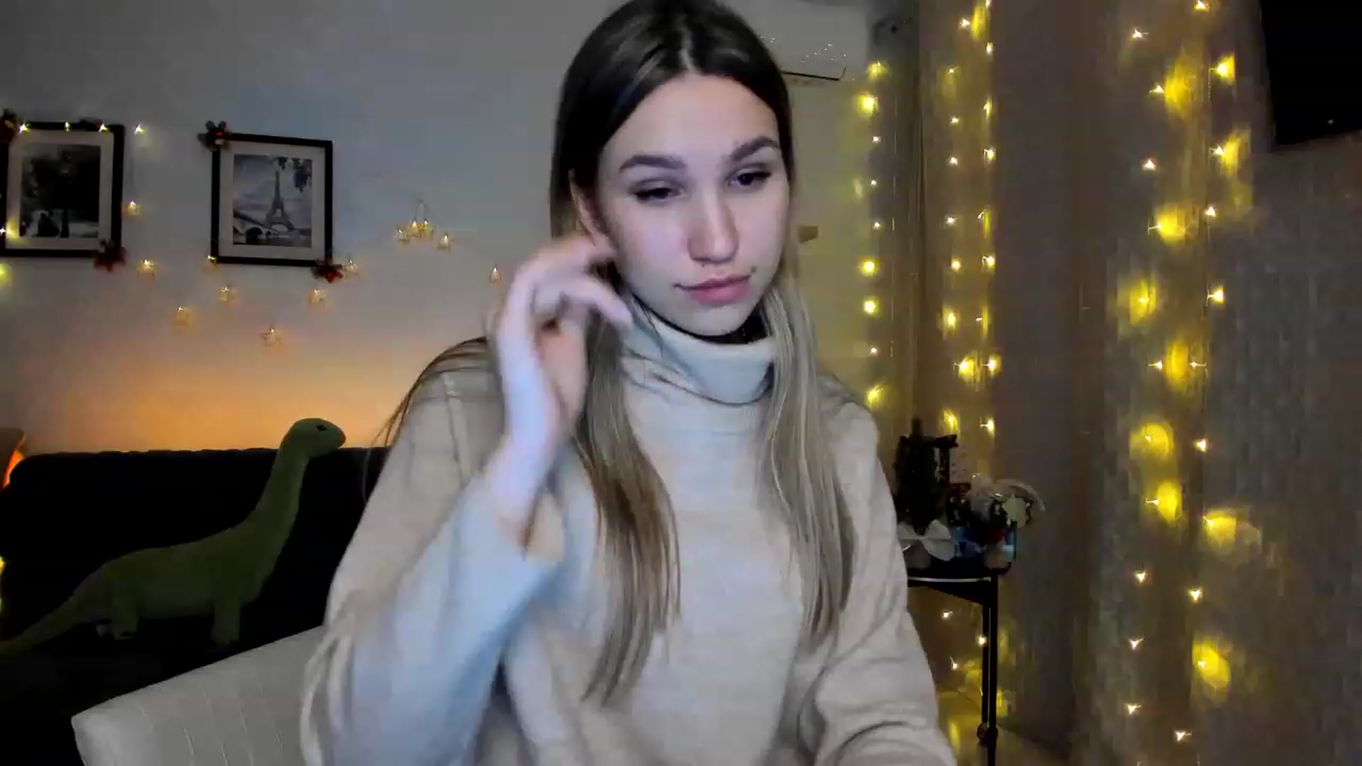 Gallery image thumbnail from WaveOfLove's myfreecams stream on, 12/23/2022, 19:03 image 9 of 20