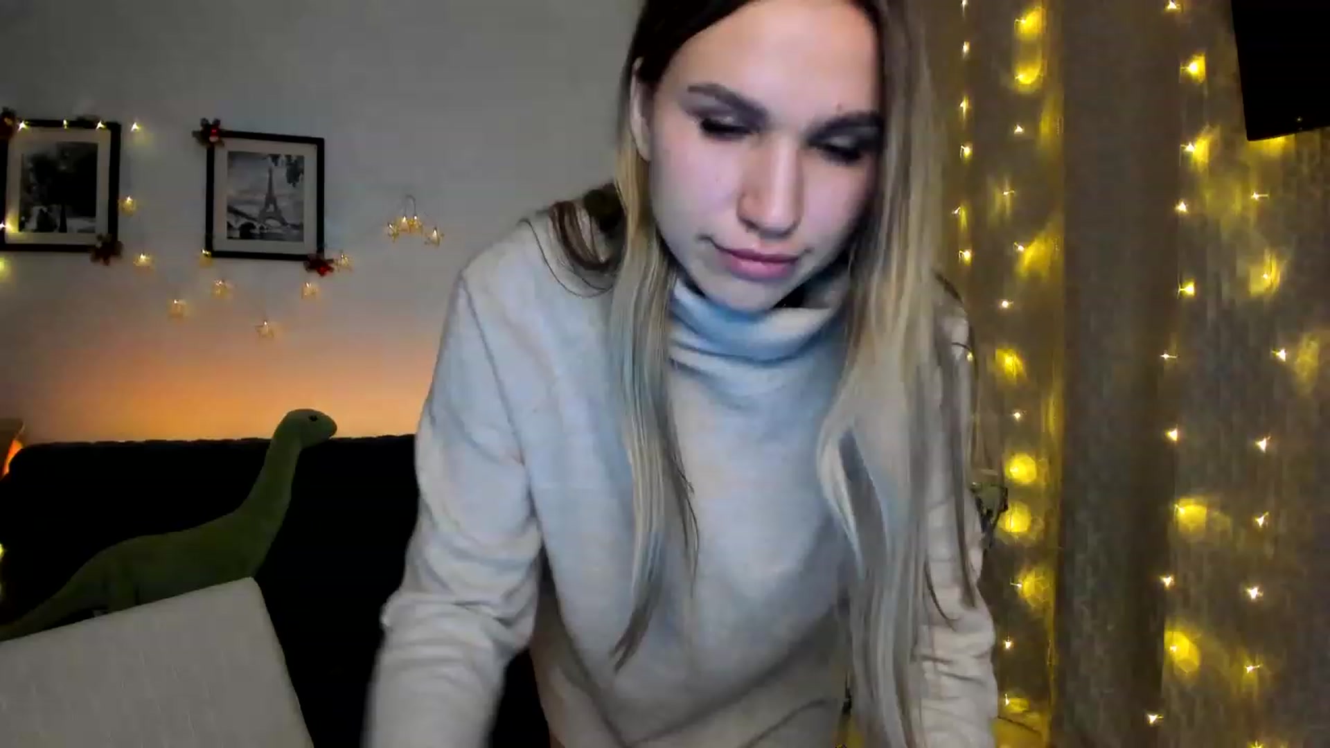 Gallery image thumbnail from WaveOfLove's myfreecams stream on, 12/23/2022, 19:03 image 3 of 20