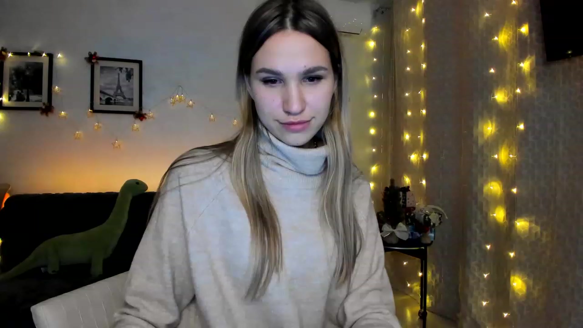Gallery image thumbnail from WaveOfLove's myfreecams stream on, 12/23/2022, 19:03 image 11 of 20