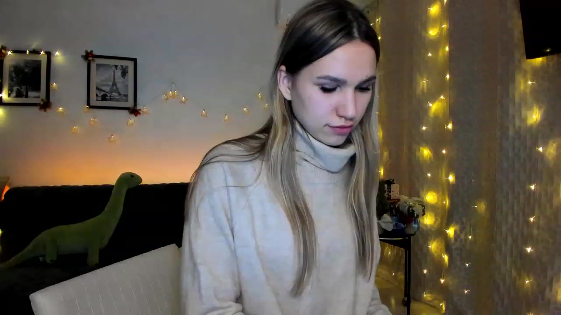 Gallery image thumbnail from WaveOfLove's myfreecams stream on, 12/23/2022, 19:03 image 12 of 20