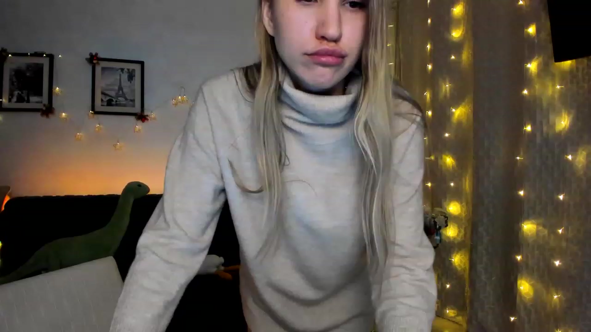 Gallery image thumbnail from WaveOfLove's myfreecams stream on, 12/23/2022, 19:03 image 2 of 20