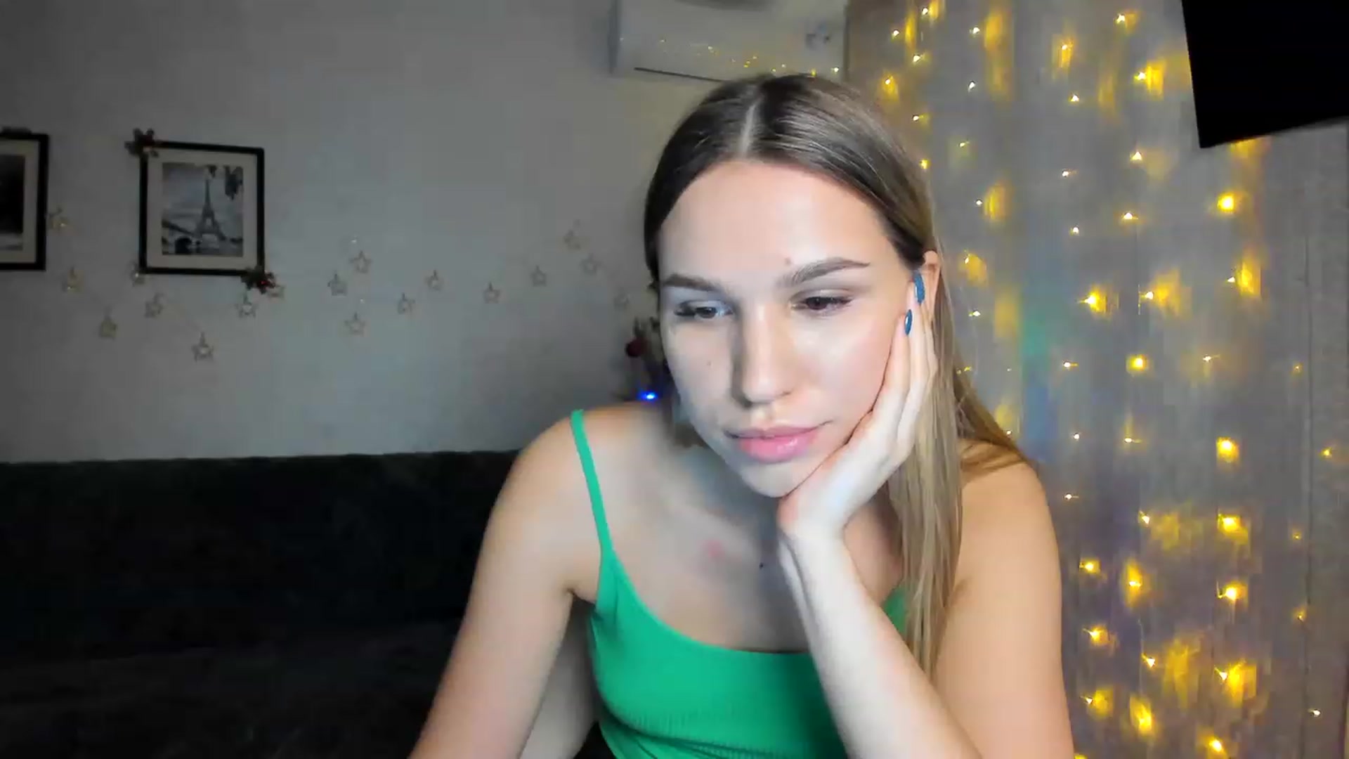 Gallery image thumbnail from WaveOfLove's myfreecams stream on, 12/30/2022, 12:43 image 10 of 20