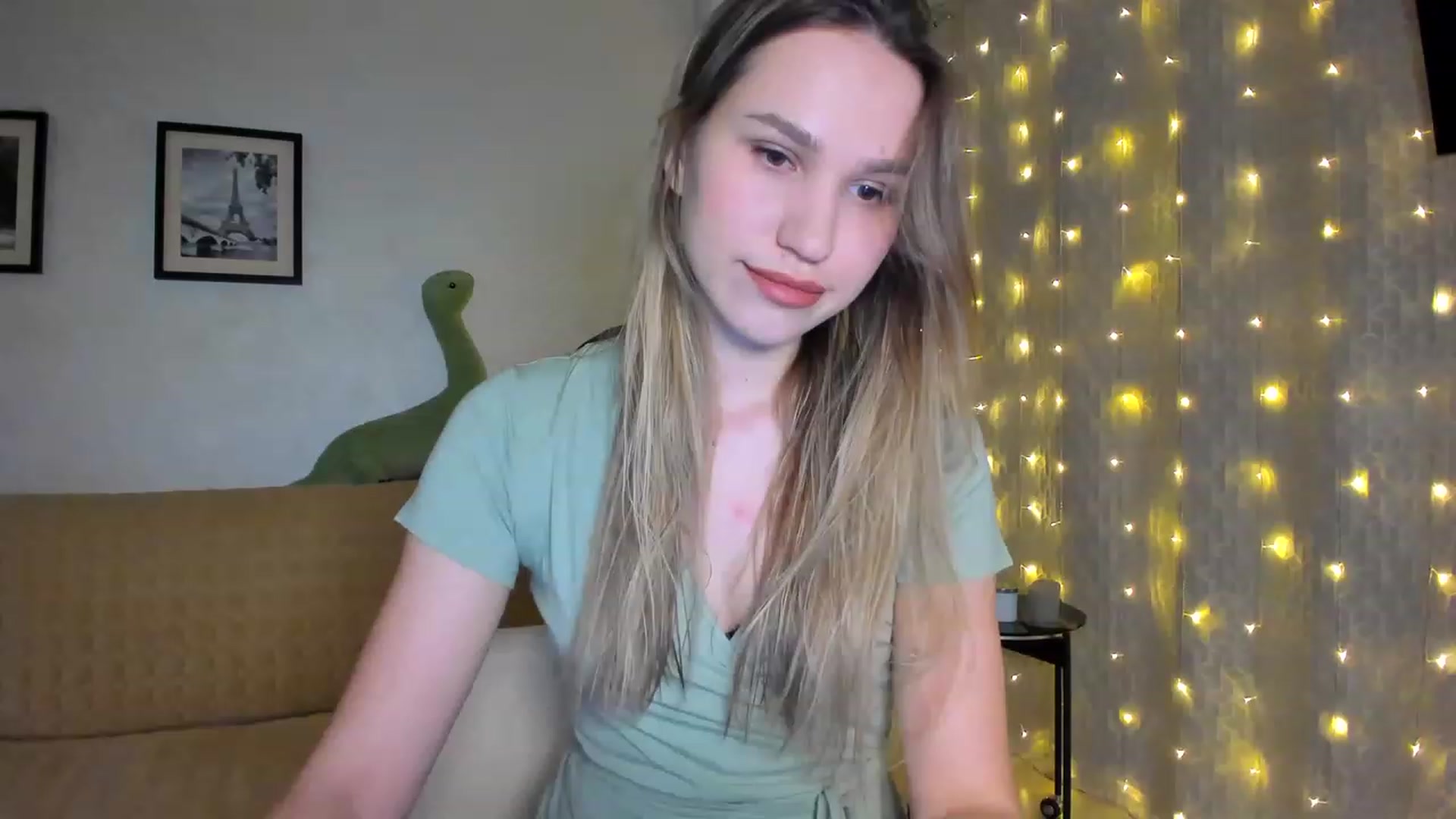 Gallery image thumbnail from WaveOfLove's myfreecams stream on, 01/17/2023, 16:42 image 4 of 20