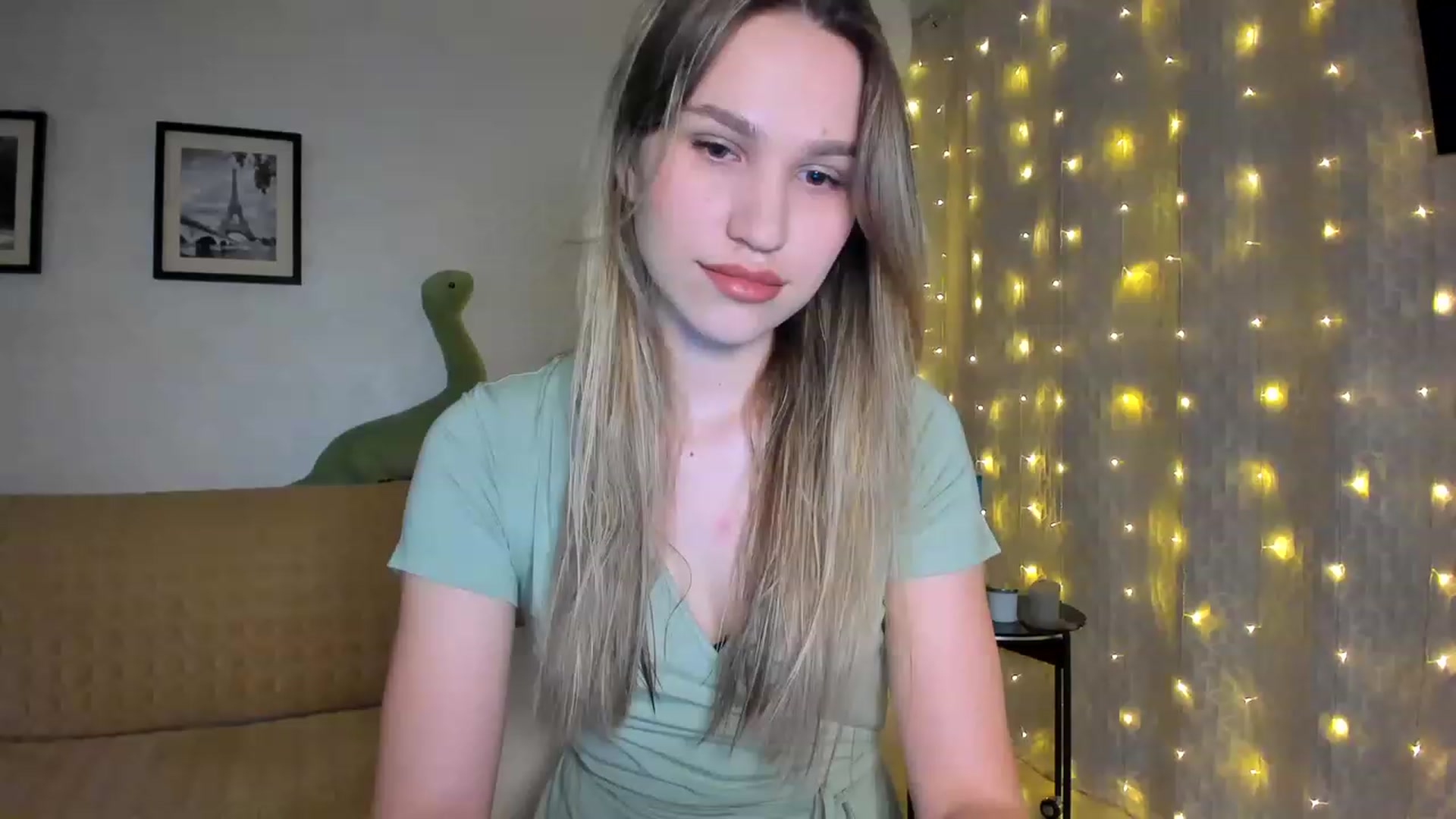 Gallery image thumbnail from WaveOfLove's myfreecams stream on, 01/17/2023, 16:42 image 5 of 20