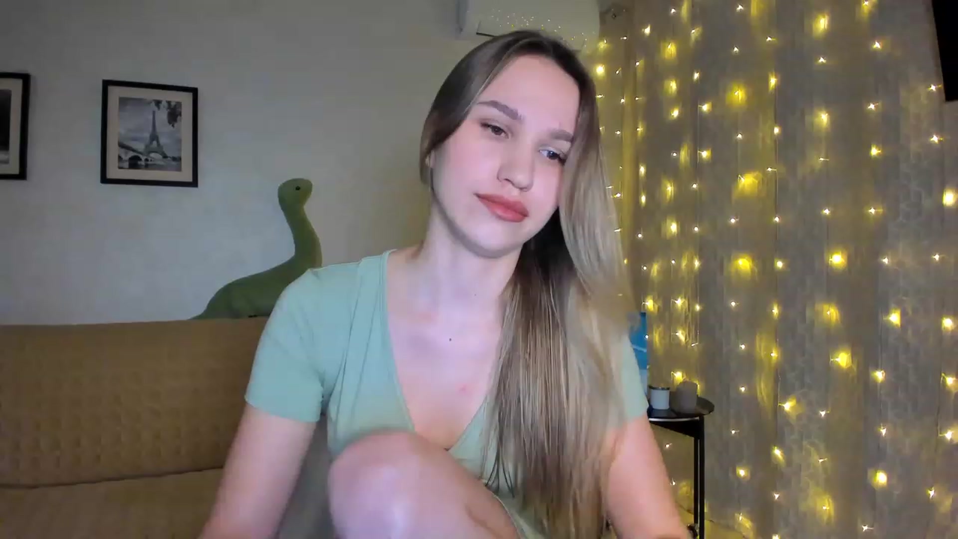 Gallery image thumbnail from WaveOfLove's myfreecams stream on, 01/17/2023, 16:42 image 15 of 20