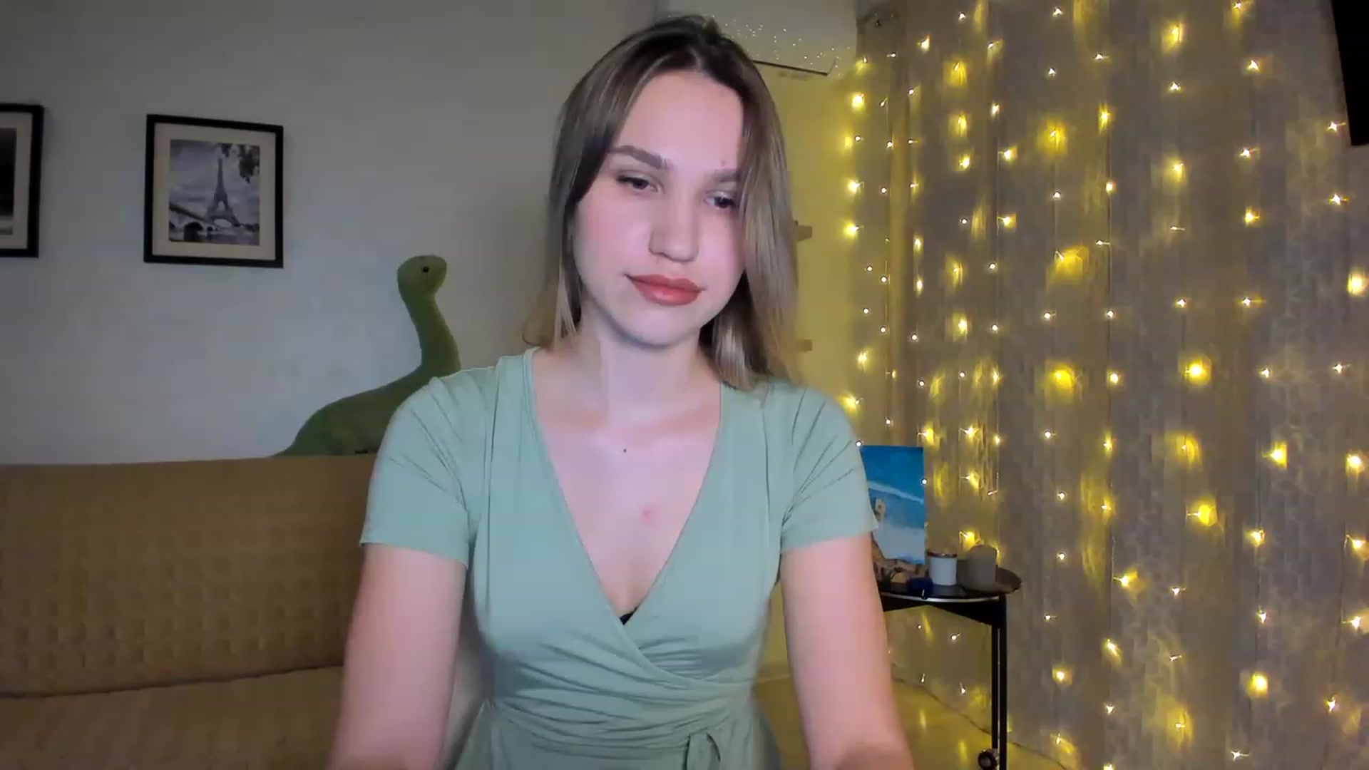 Gallery image thumbnail from WaveOfLove's myfreecams stream on, 01/17/2023, 16:42 image 18 of 20