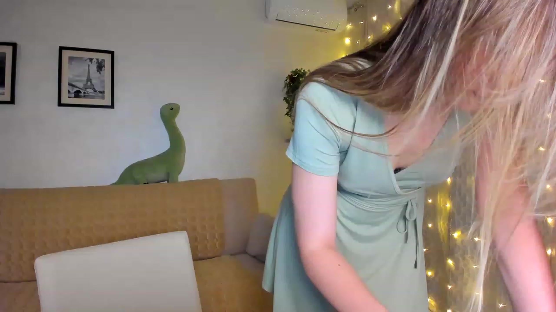 Gallery image thumbnail from WaveOfLove's myfreecams stream on, 01/17/2023, 16:42 image 7 of 20